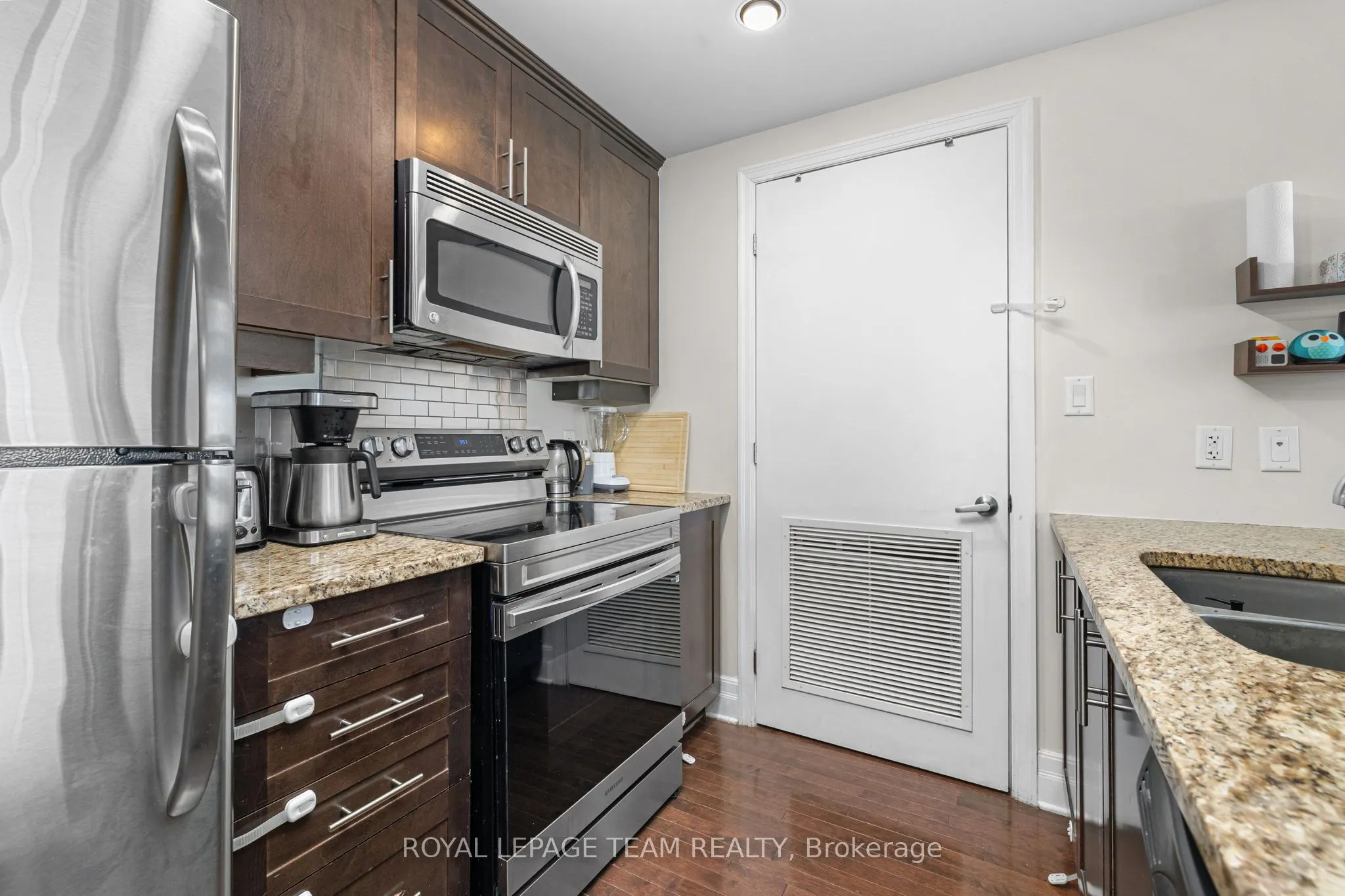 950 Marguerite Avenue #212