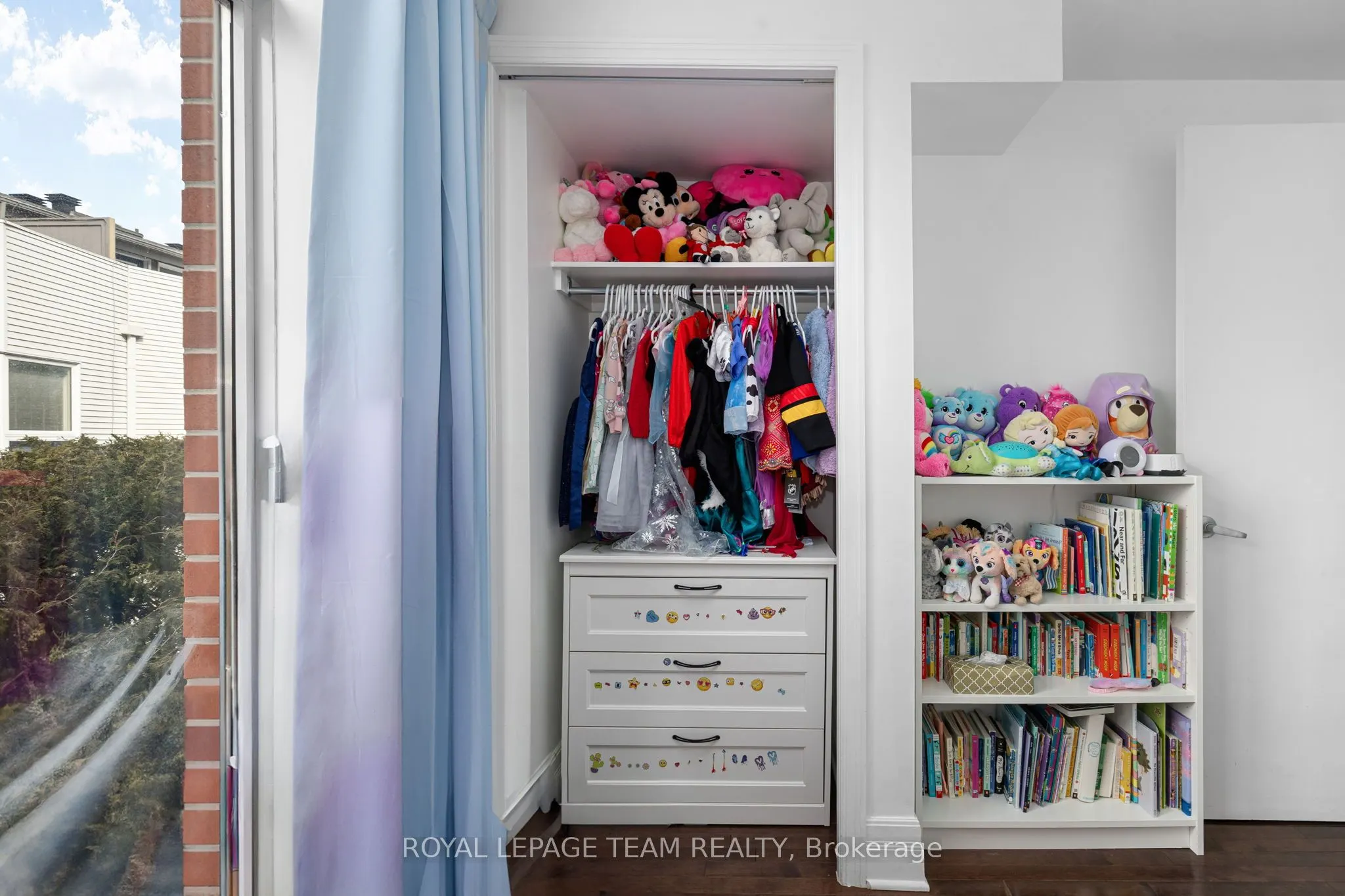 950 Marguerite Avenue #212