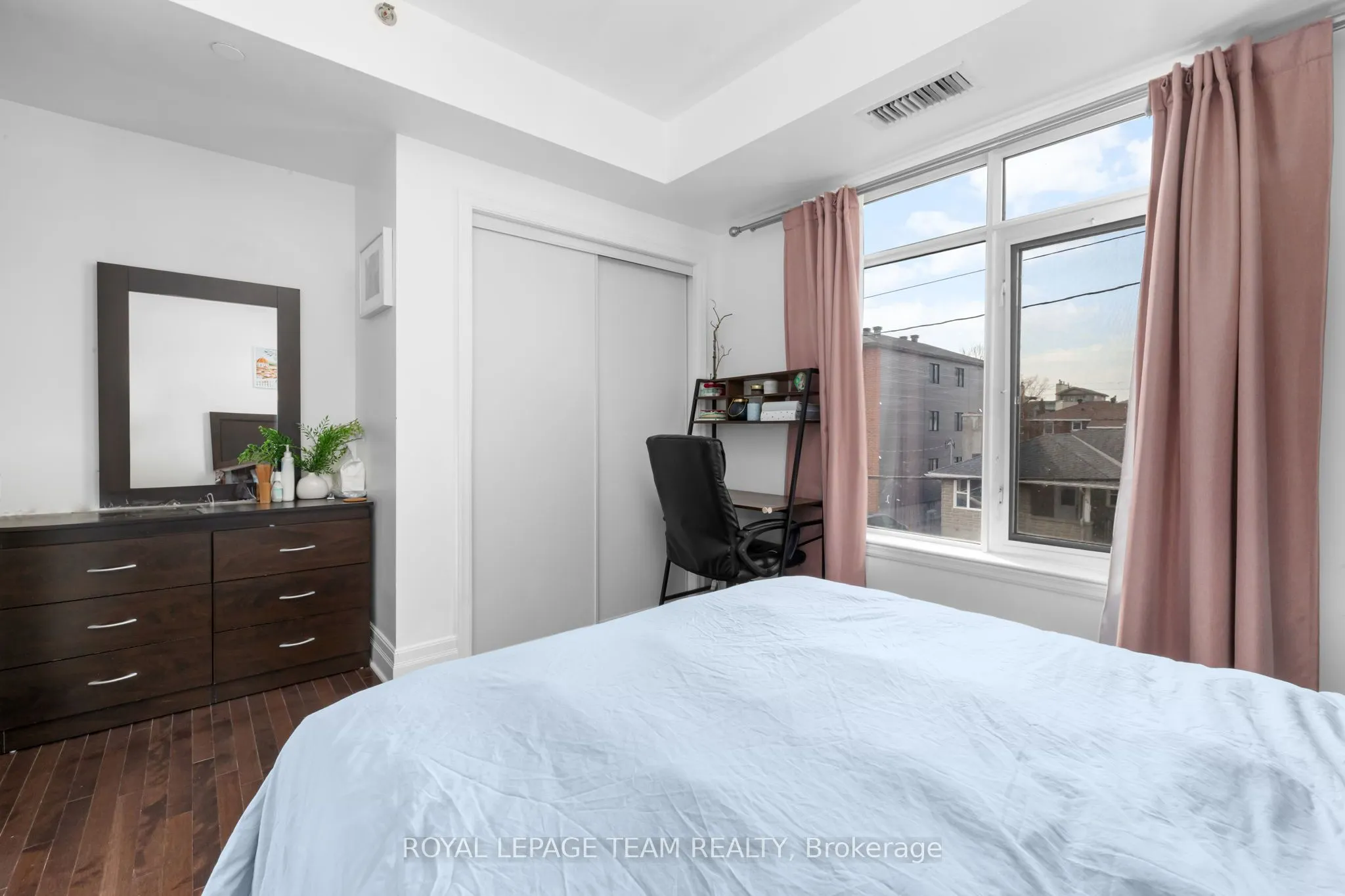 950 Marguerite Avenue #212