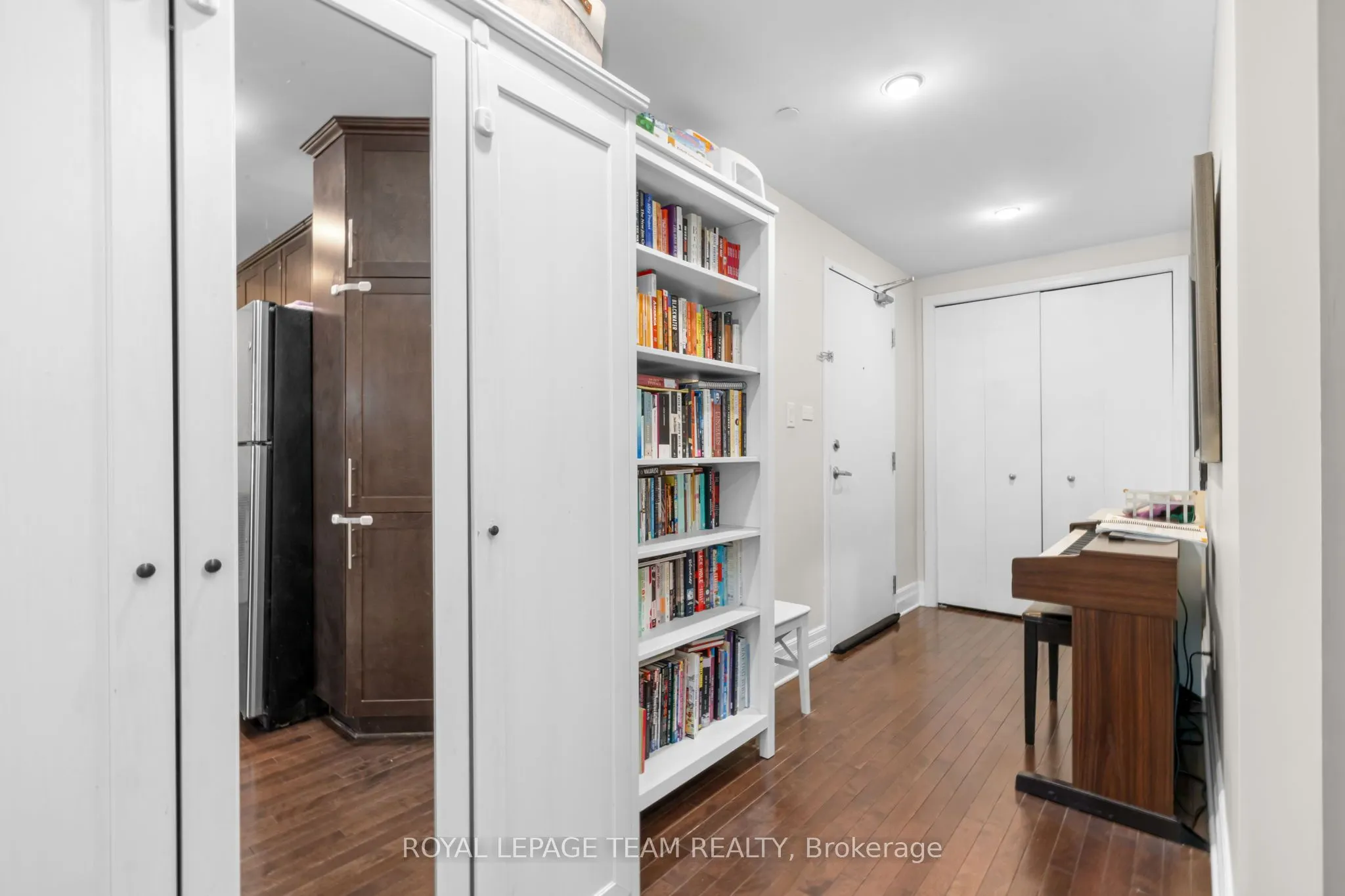 950 Marguerite Avenue #212