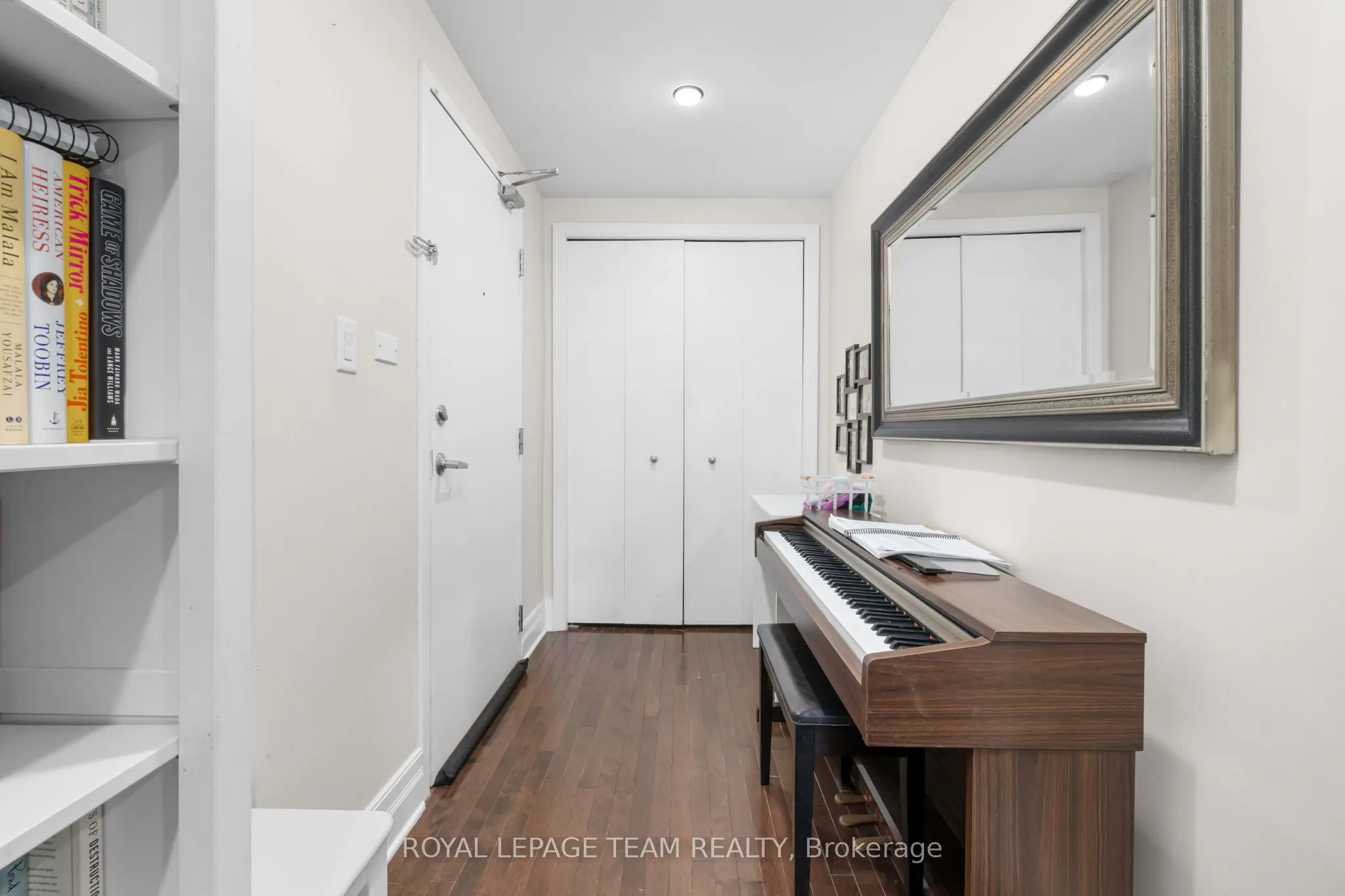 950 Marguerite Avenue #212