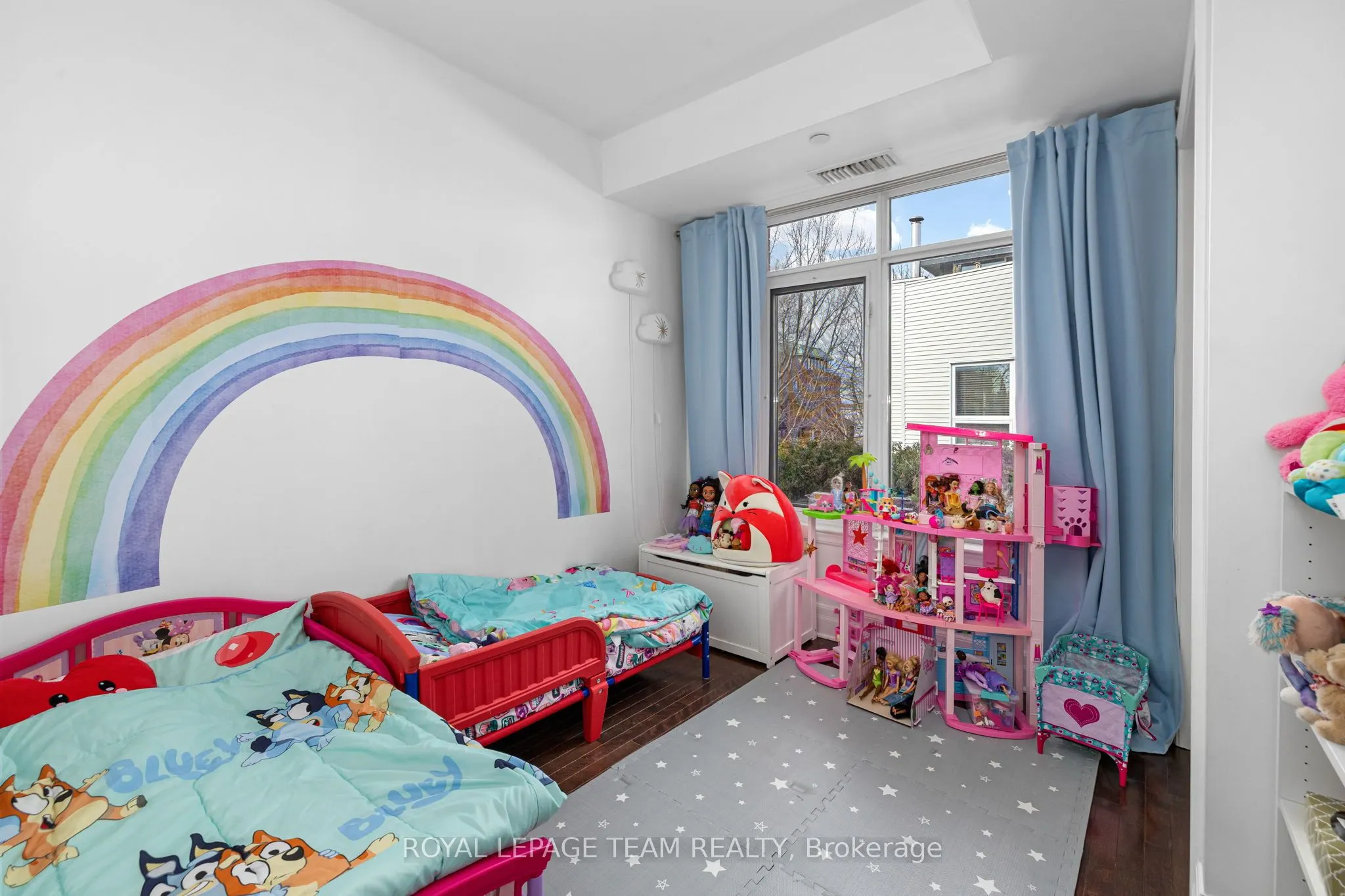 950 Marguerite Avenue #212