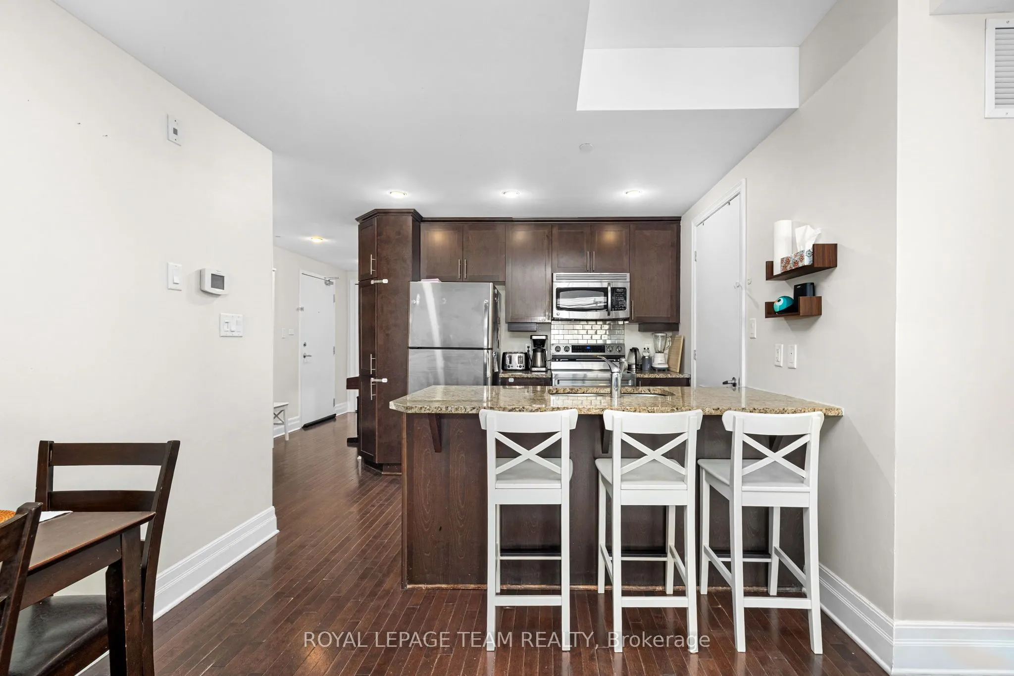 950 Marguerite Avenue #212