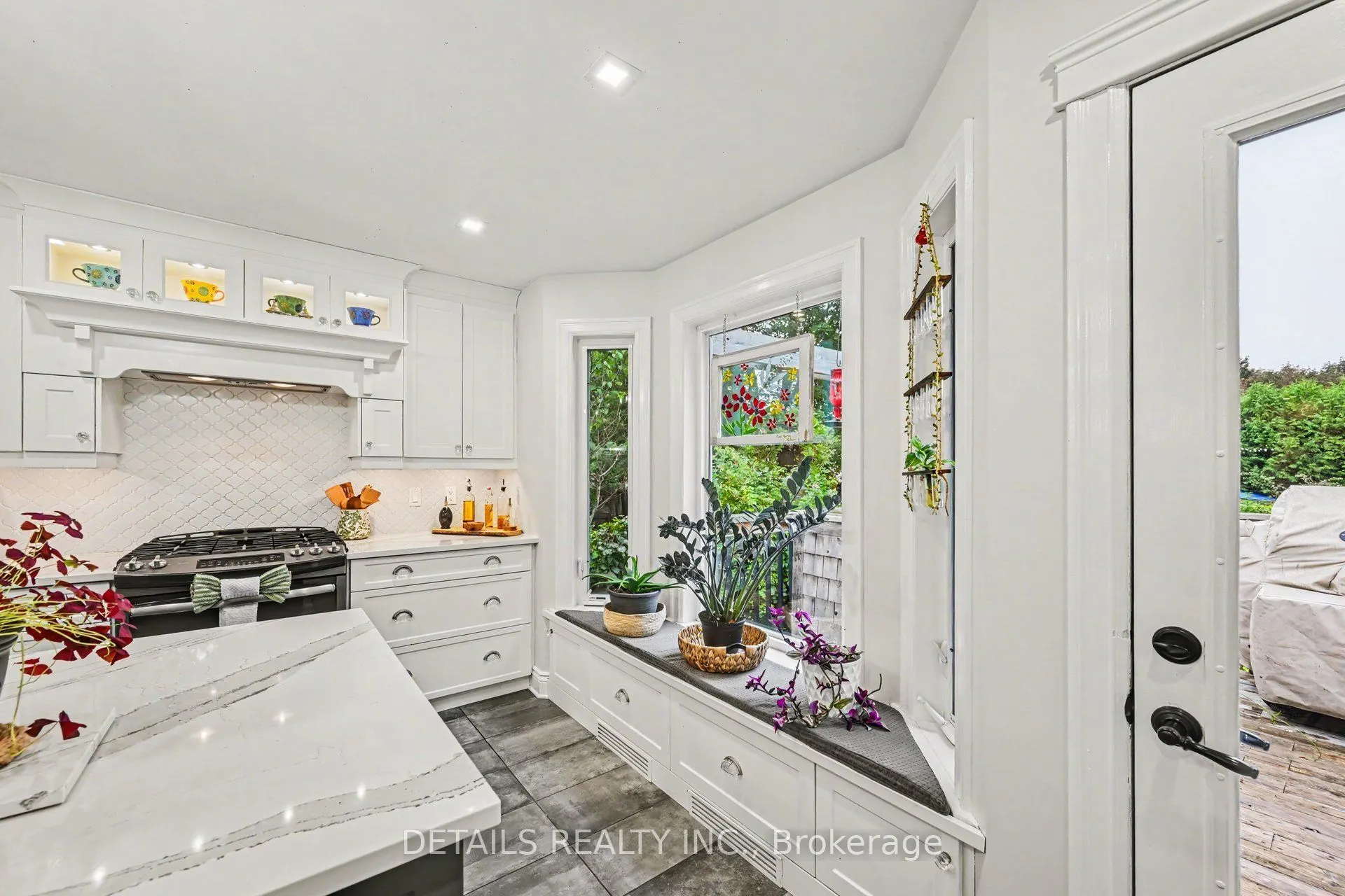 8 Francis Street