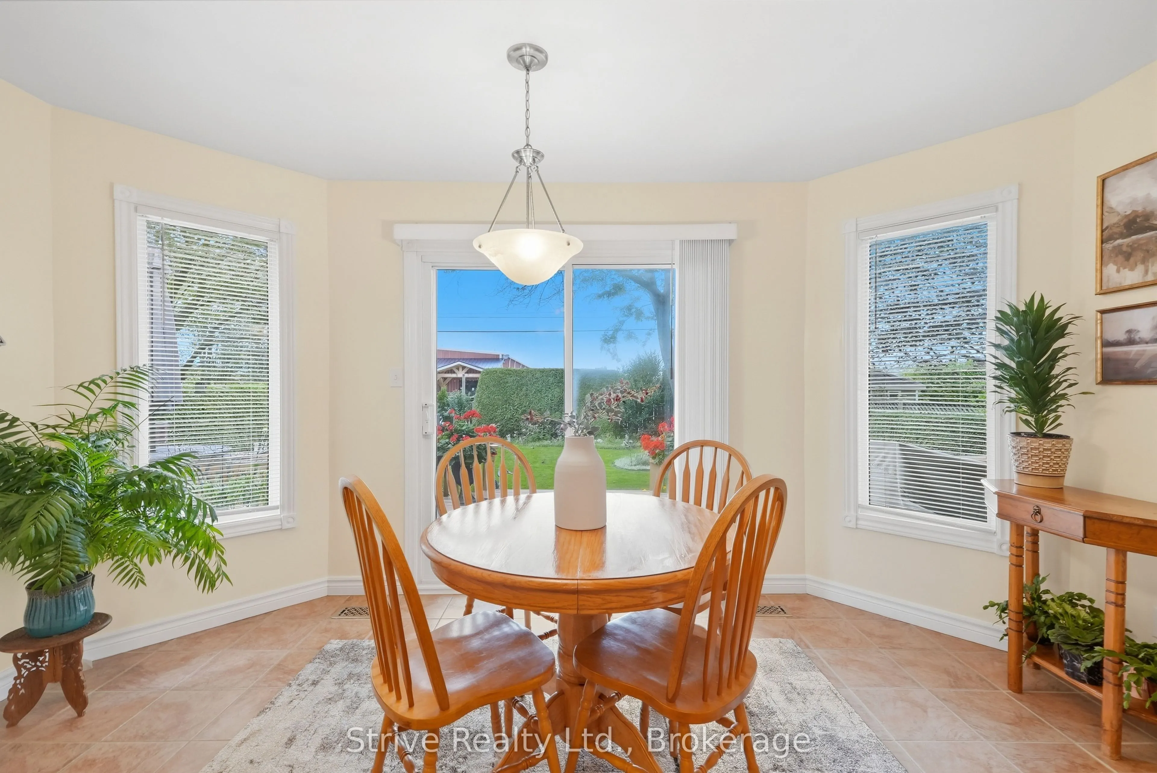 132 East House Crescent