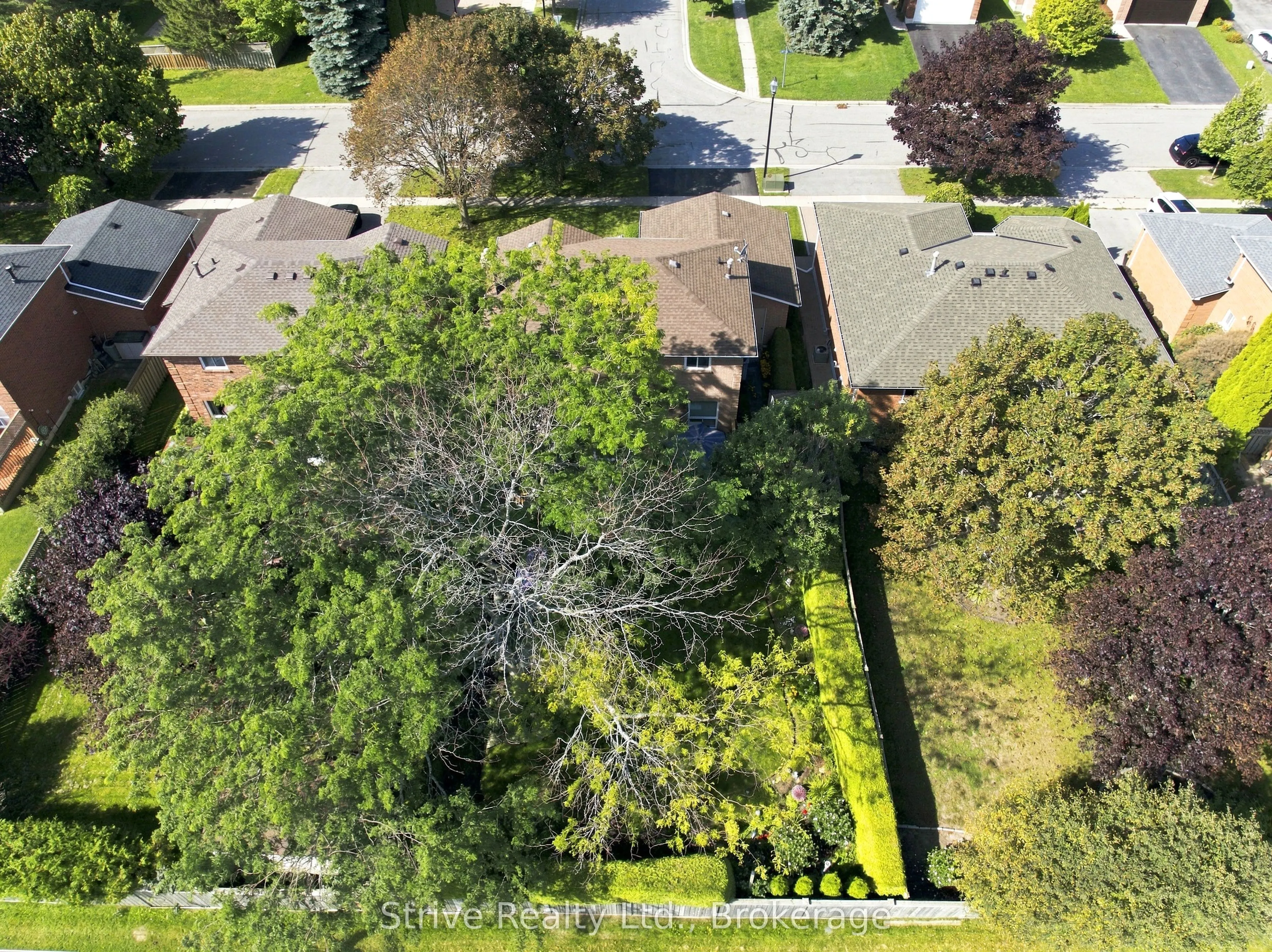 132 East House Crescent