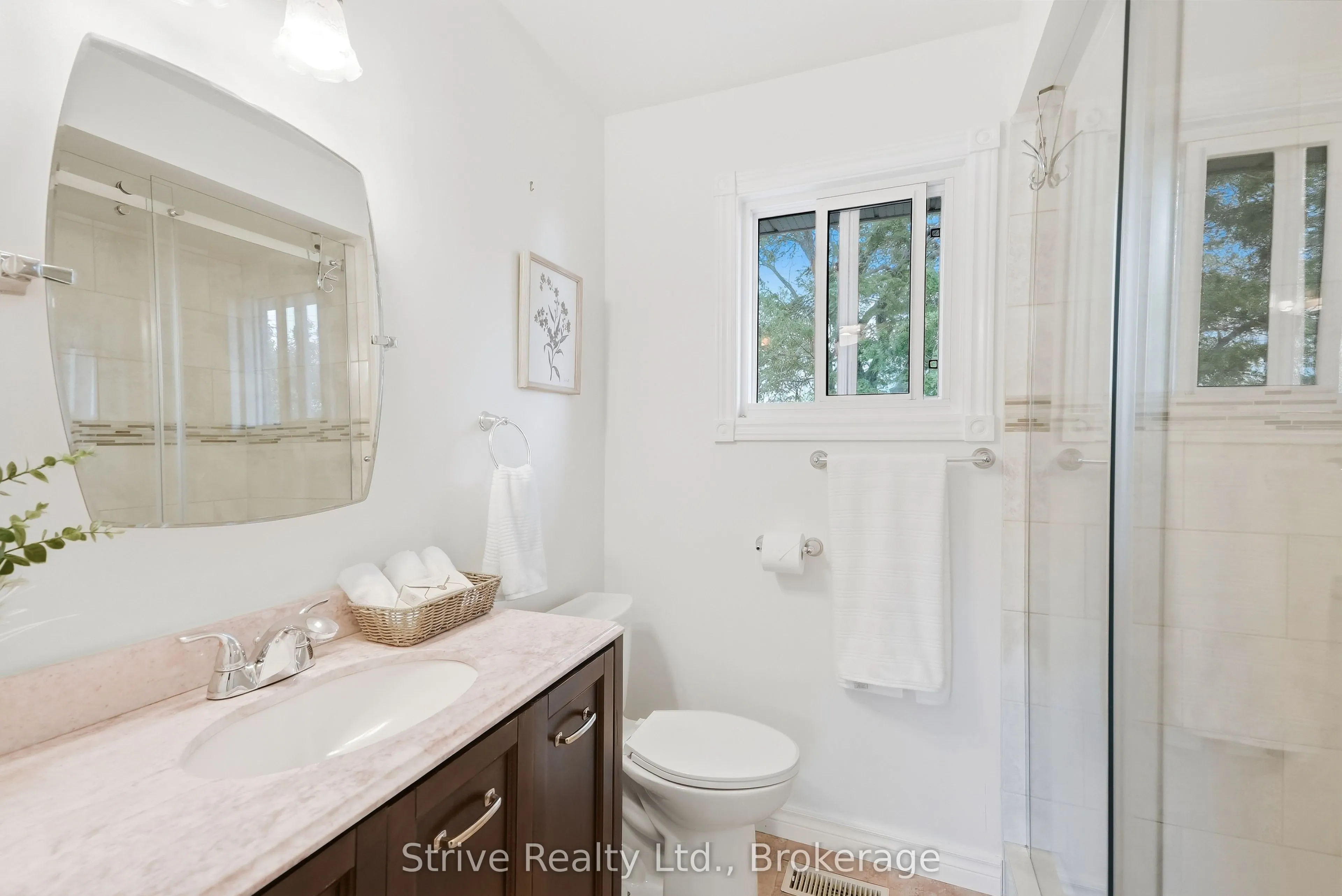 132 East House Crescent