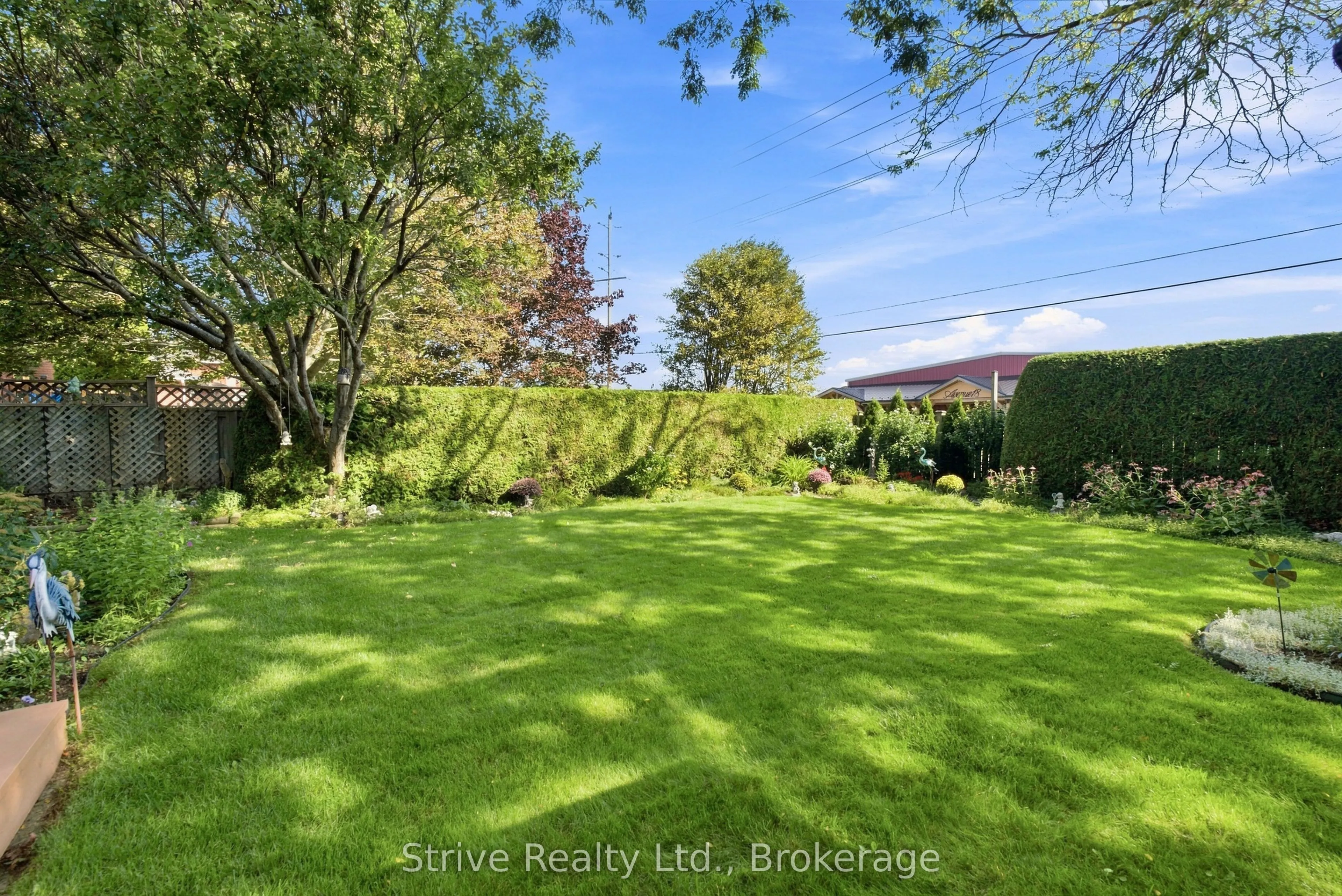 132 East House Crescent