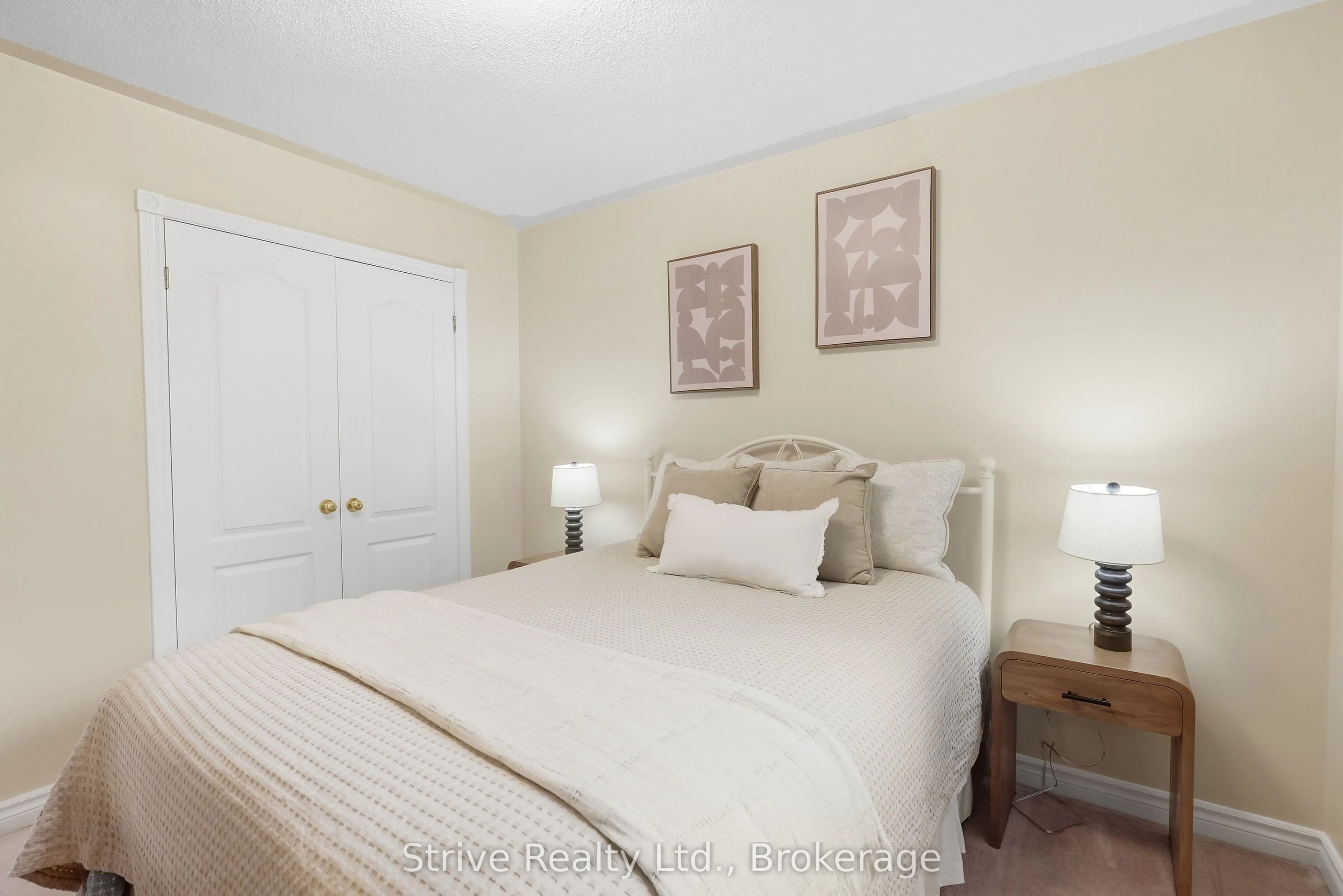 132 East House Crescent