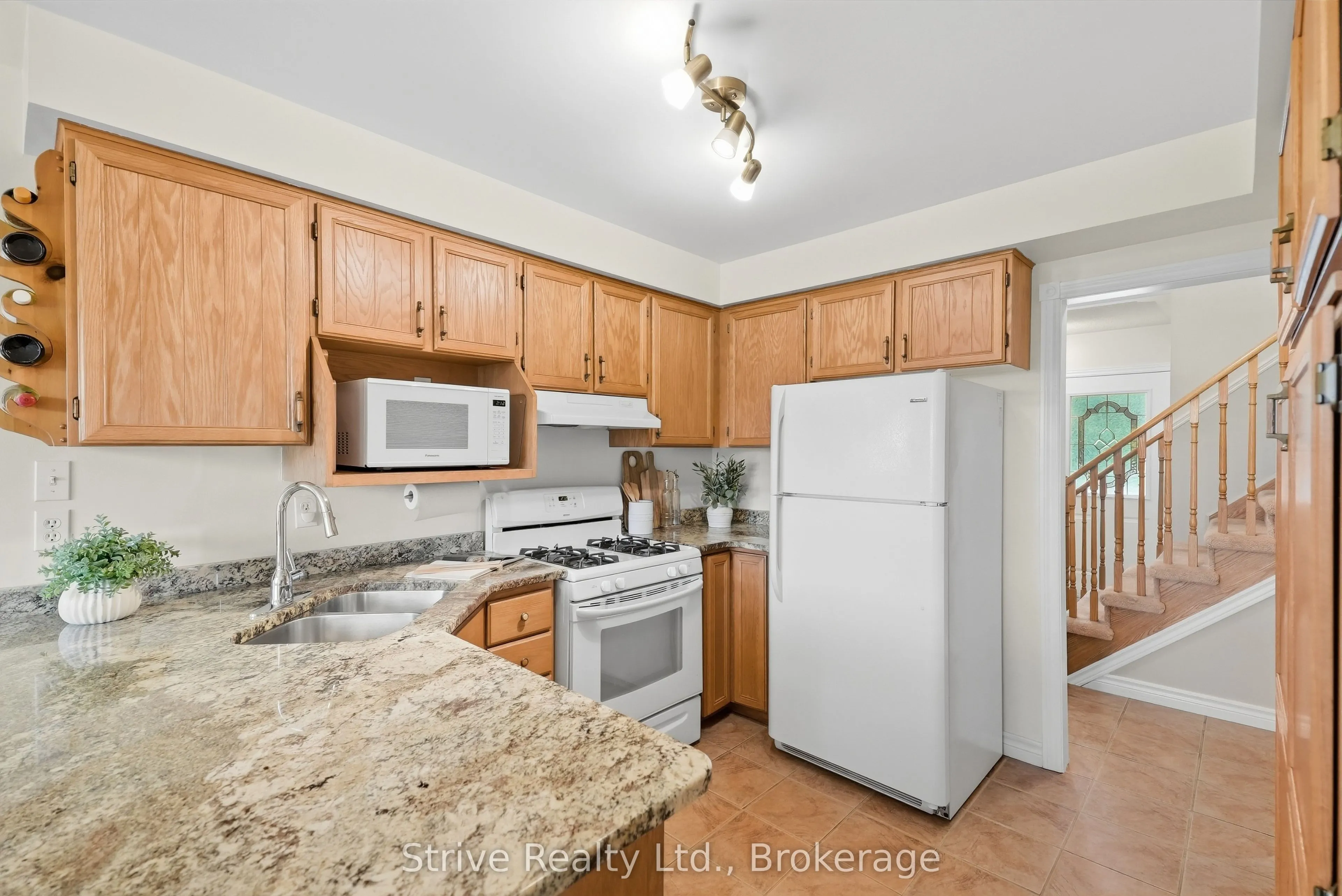 132 East House Crescent