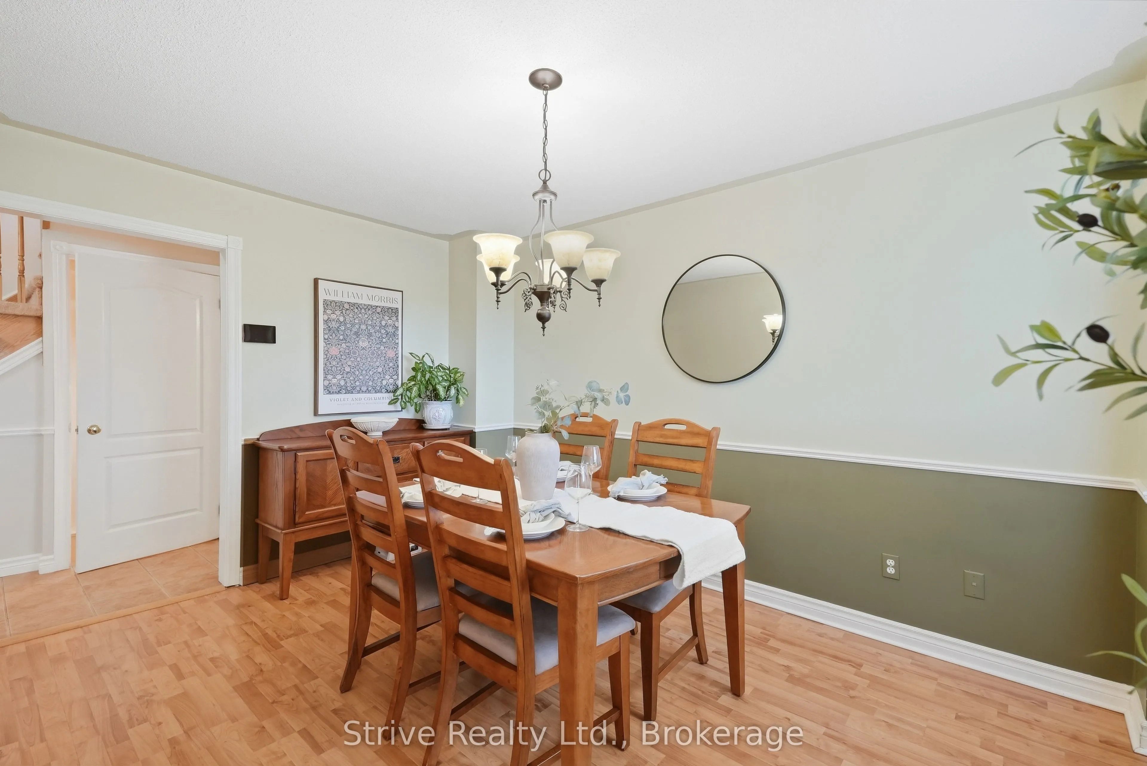 132 East House Crescent