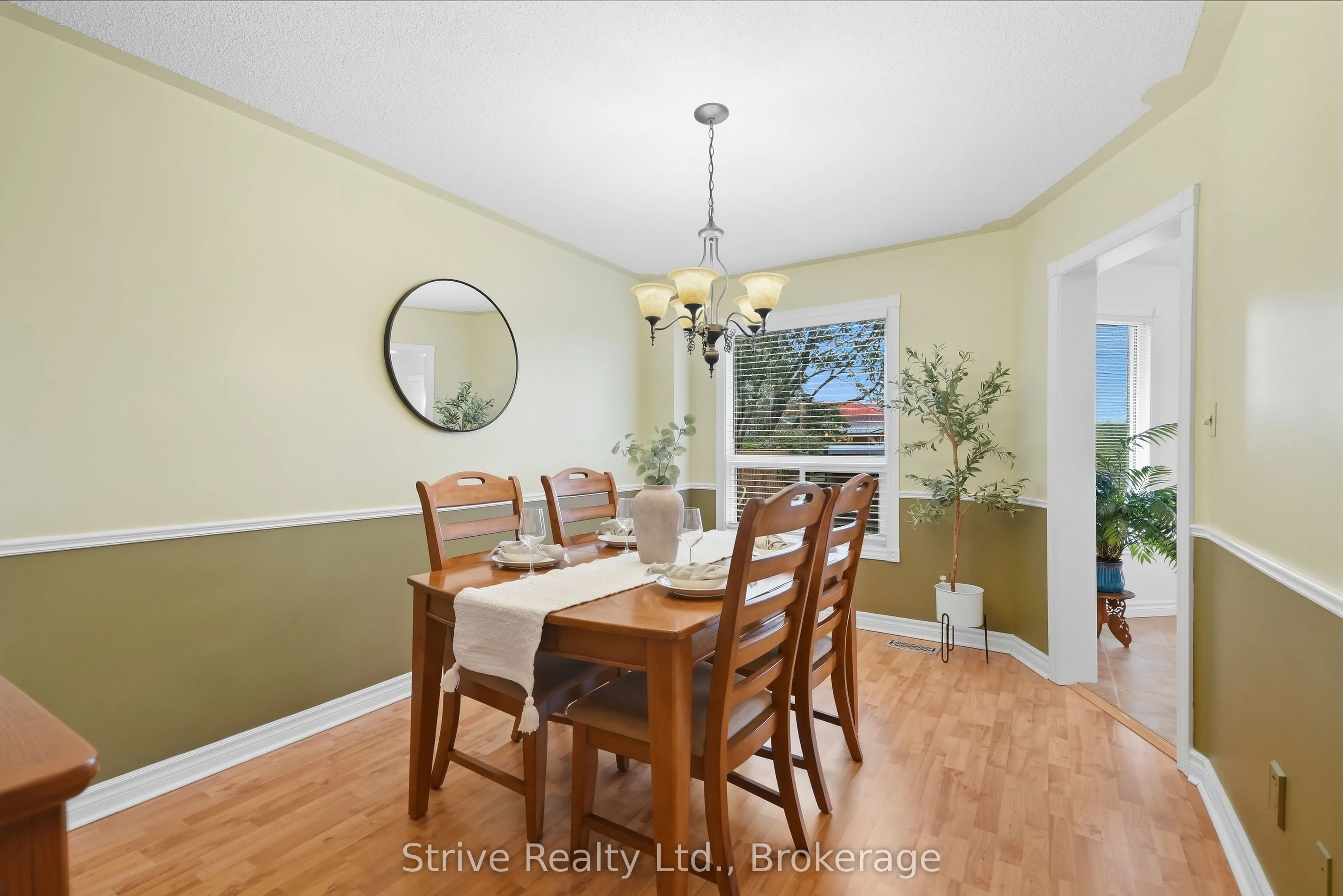132 East House Crescent