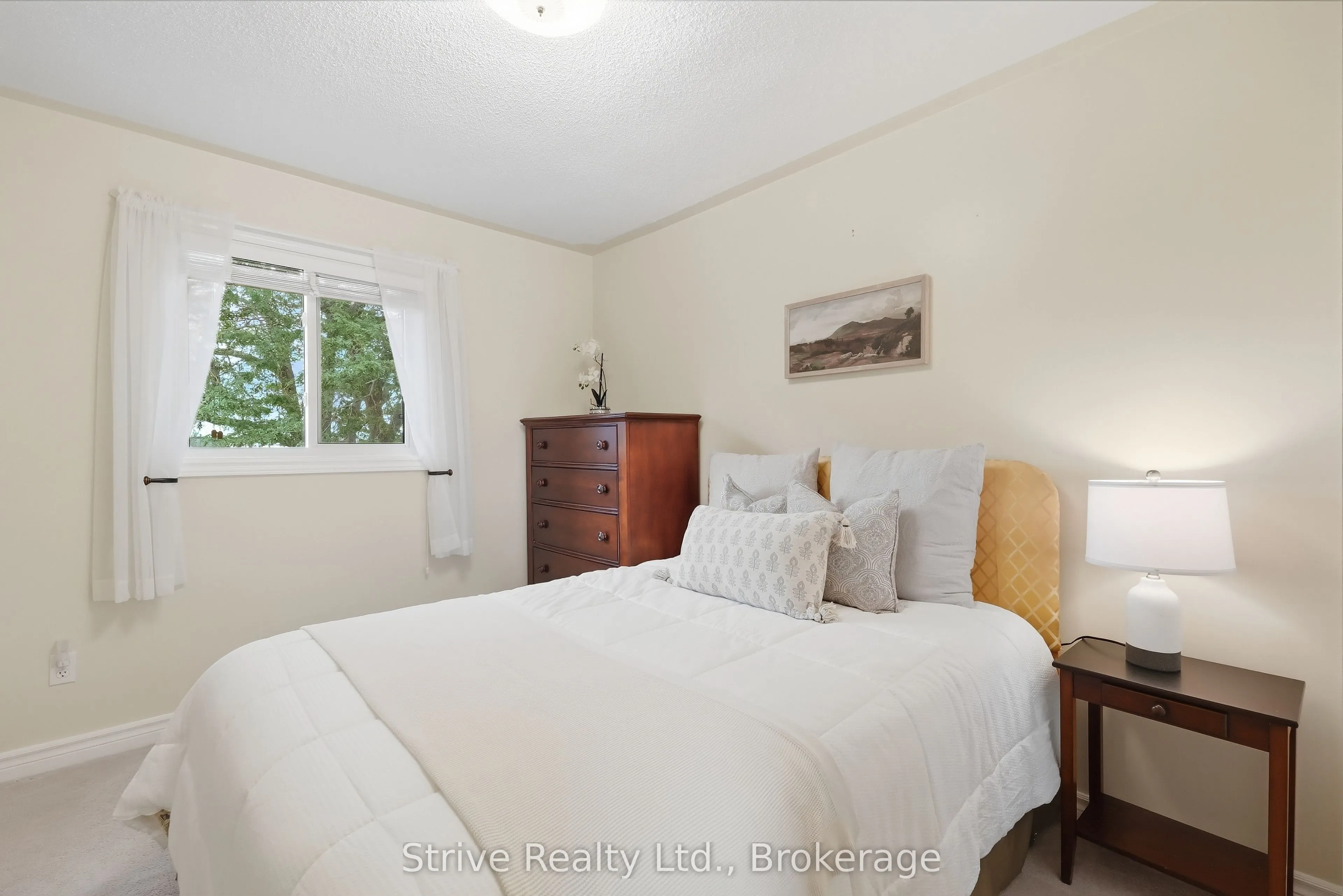 132 East House Crescent