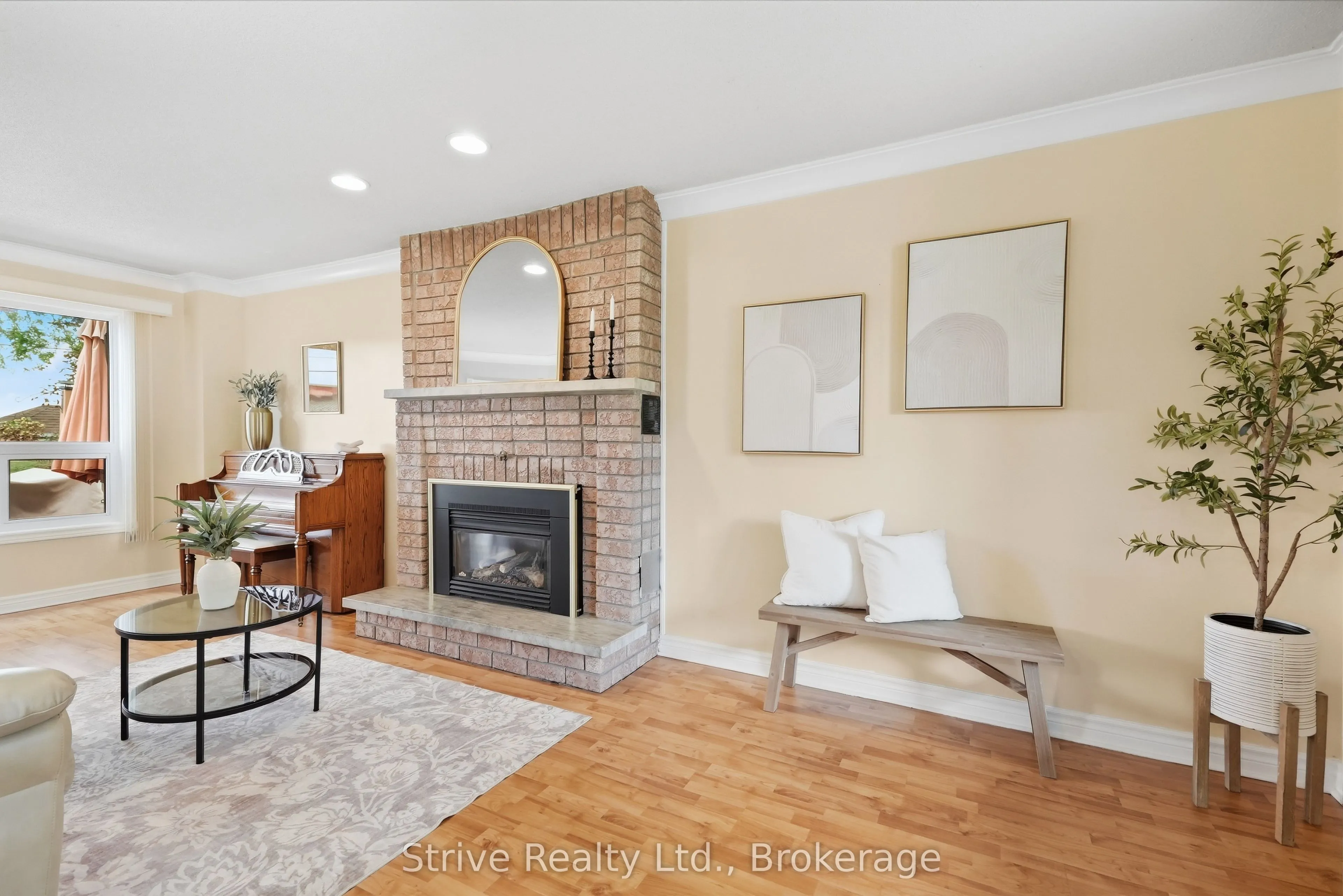 132 East House Crescent