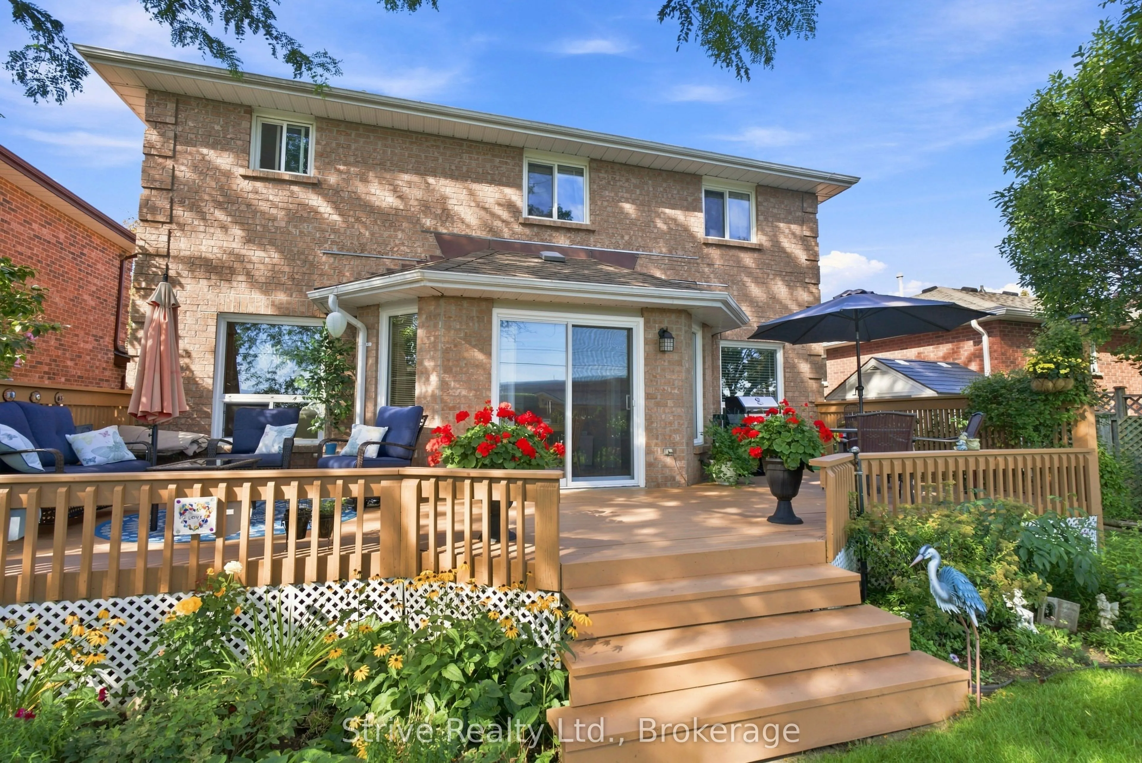 132 East House Crescent