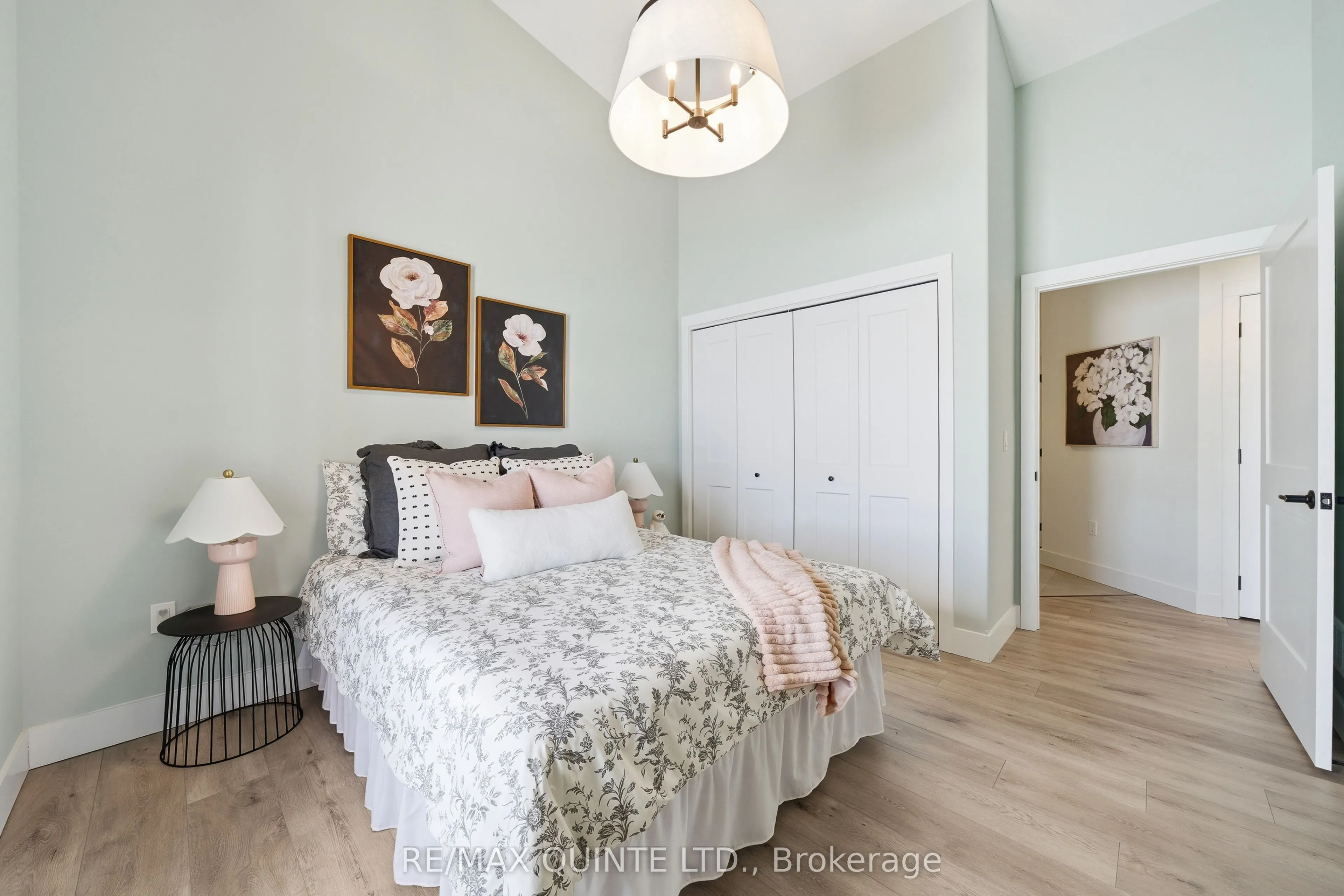 225 Mitchells Crossroad