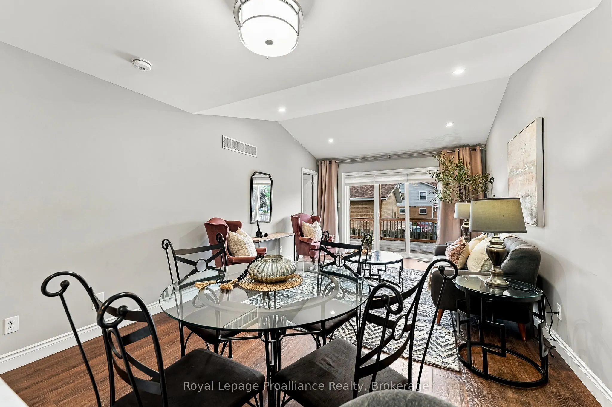 8 Ferris Court