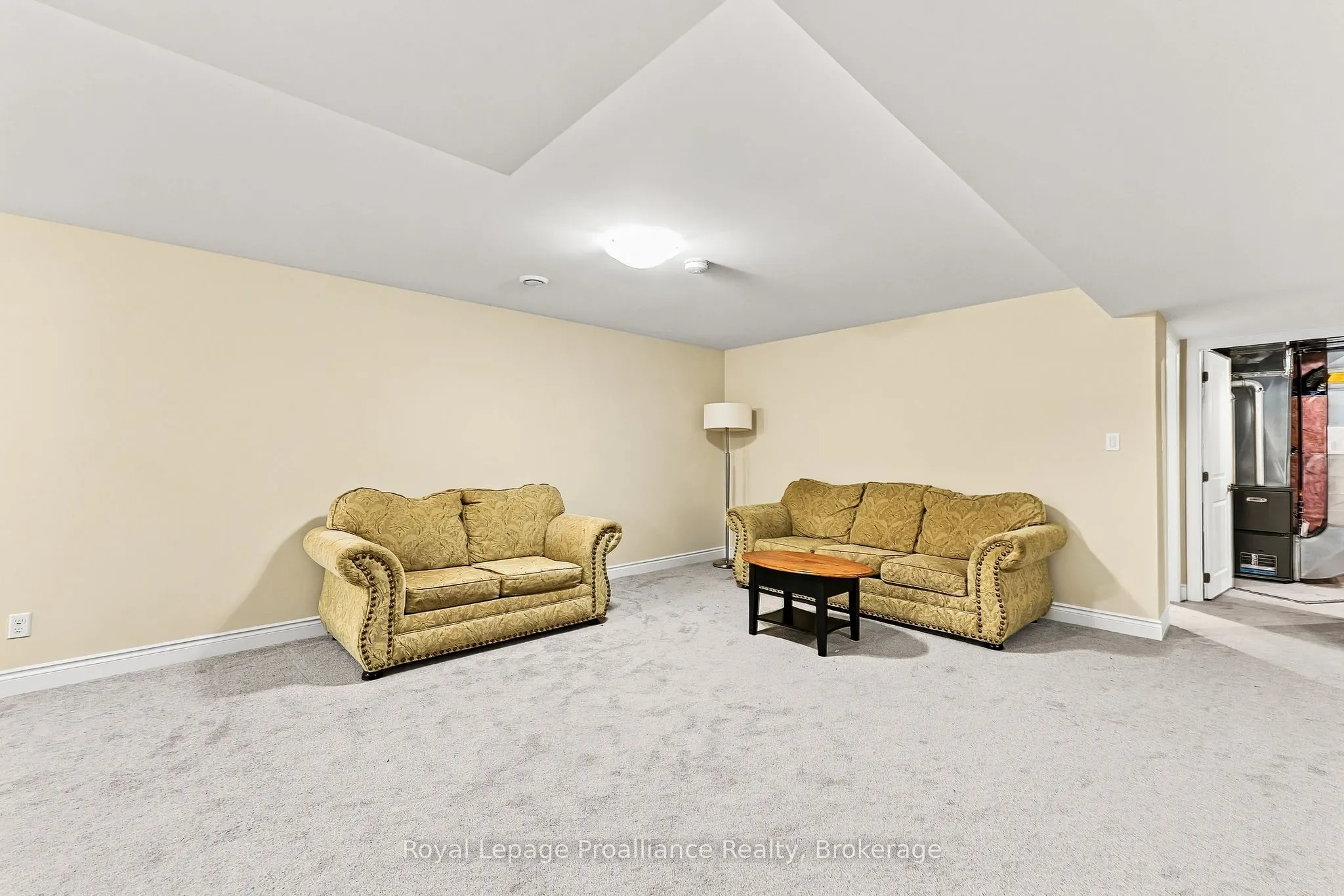 8 Ferris Court