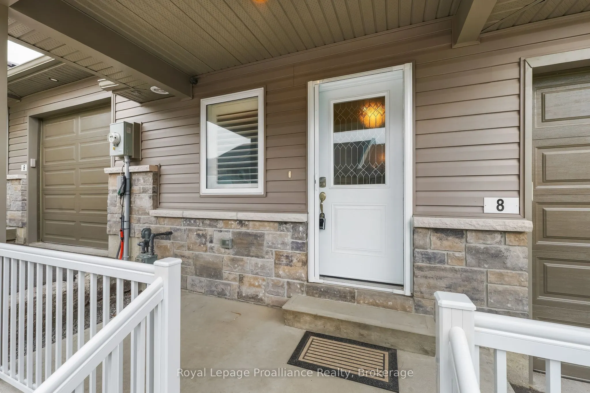 8 Ferris Court