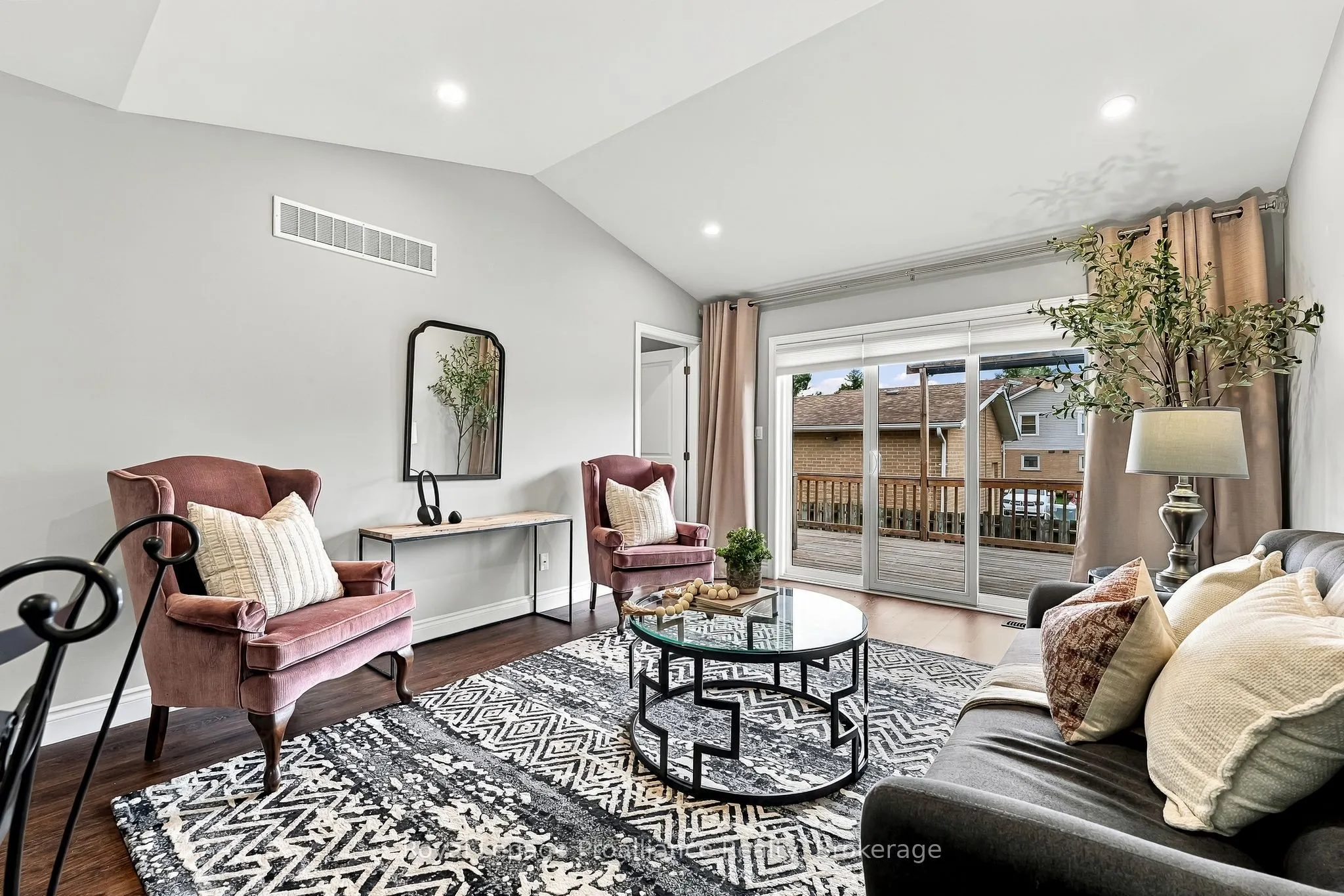 8 Ferris Court