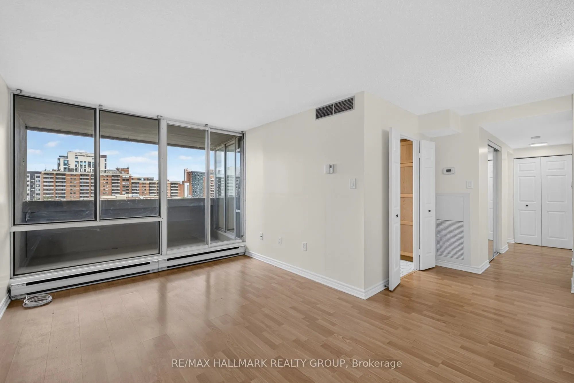 530 Laurier Avenue W #901