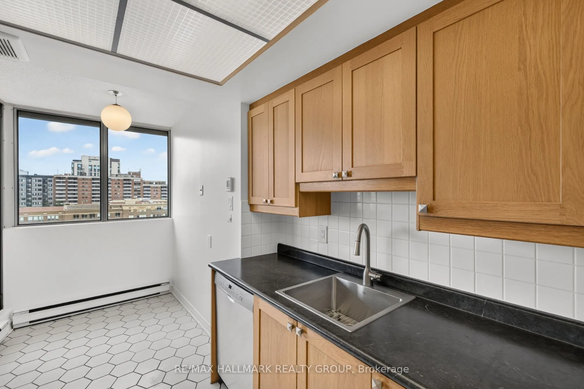 530 Laurier Avenue W #901