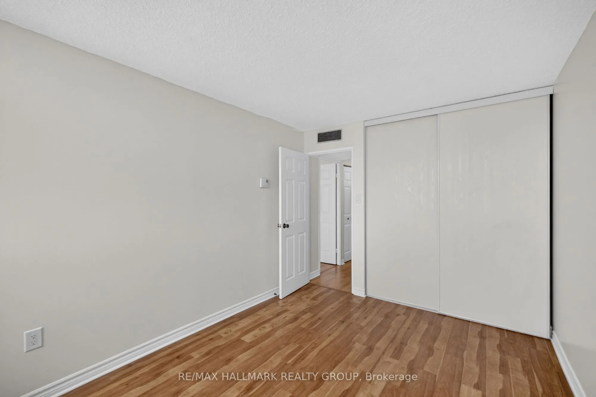 530 Laurier Avenue W #901