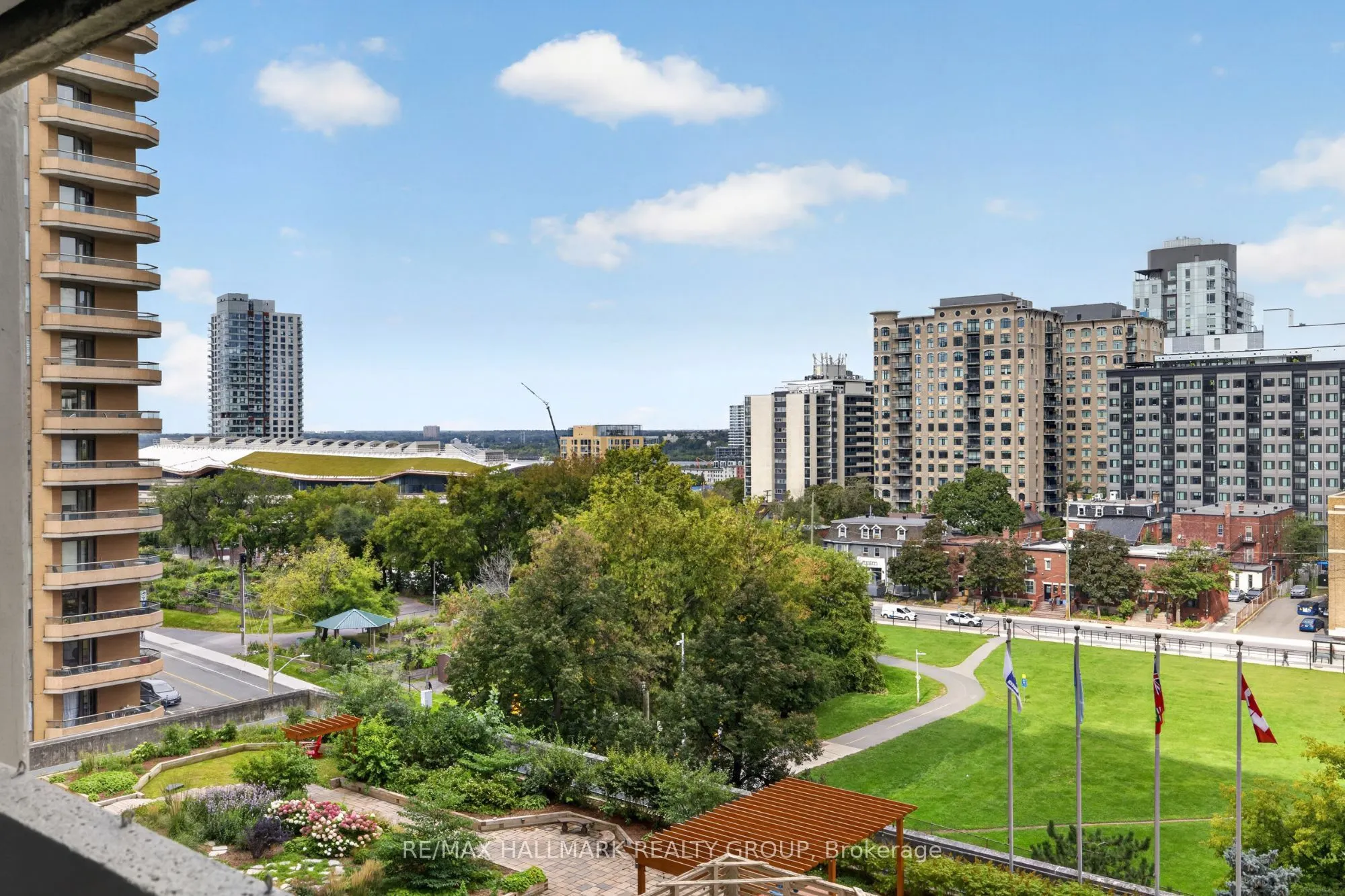 530 Laurier Avenue W #901