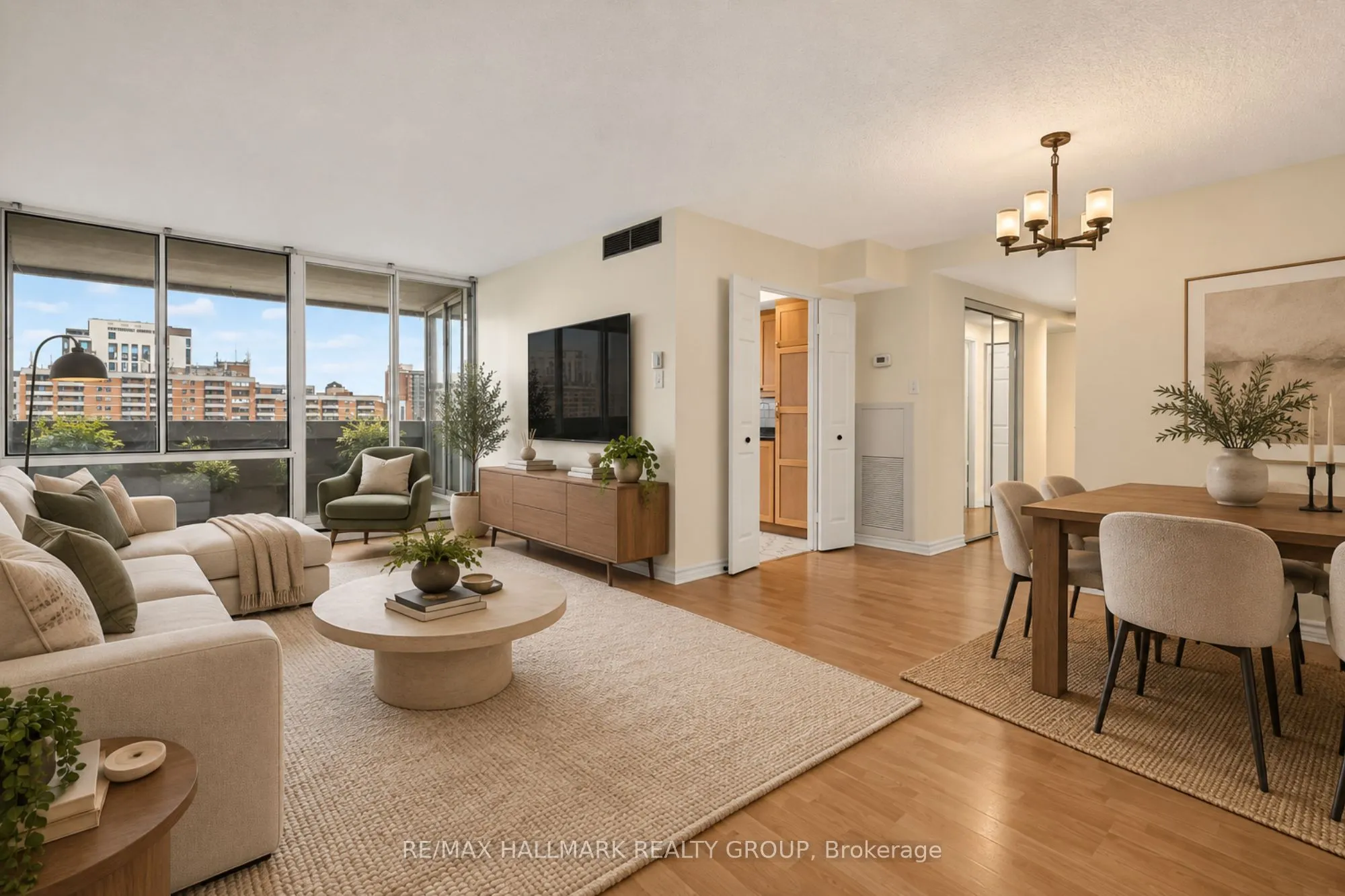 530 Laurier Avenue W #901