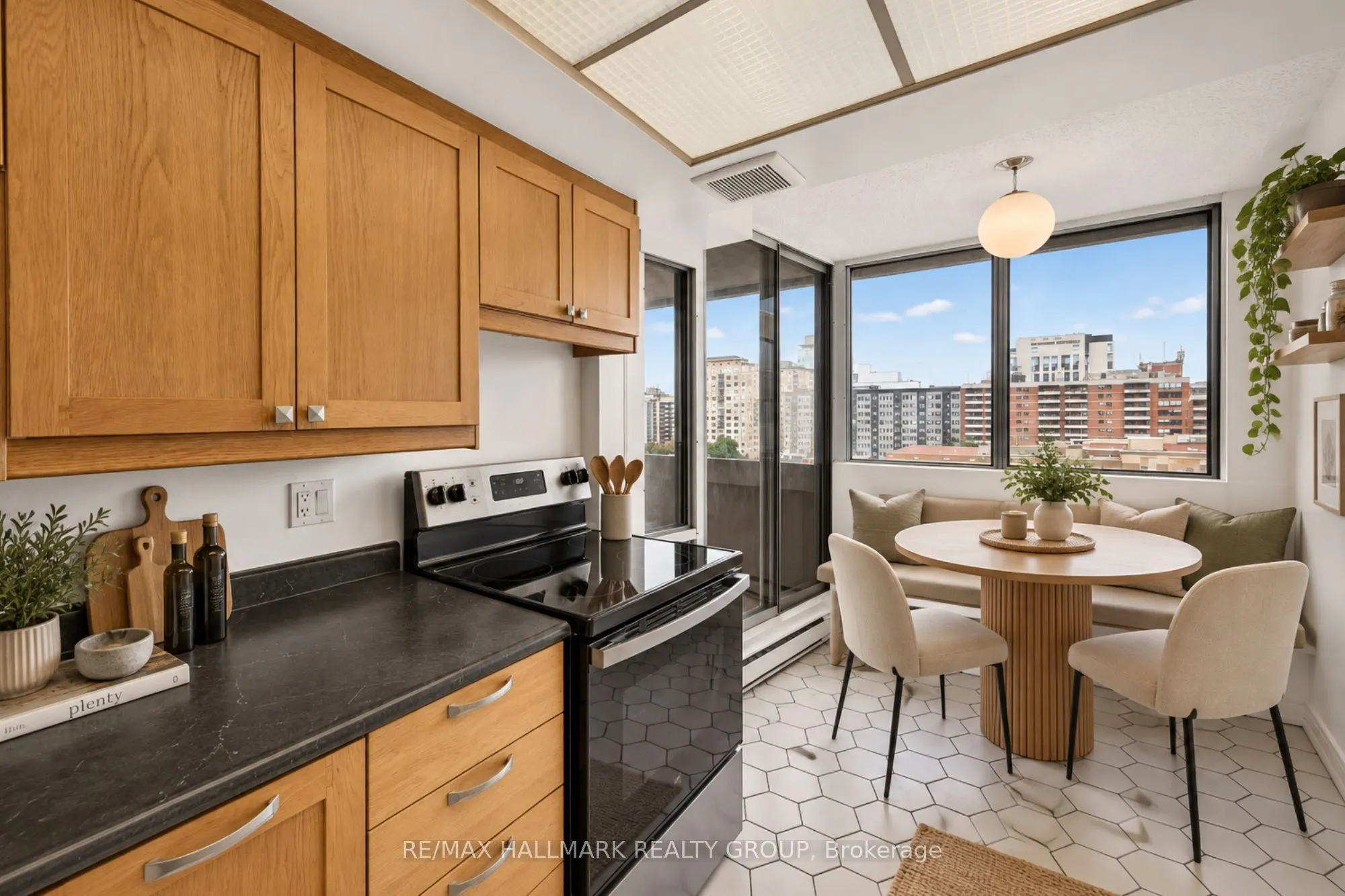 530 Laurier Avenue W #901
