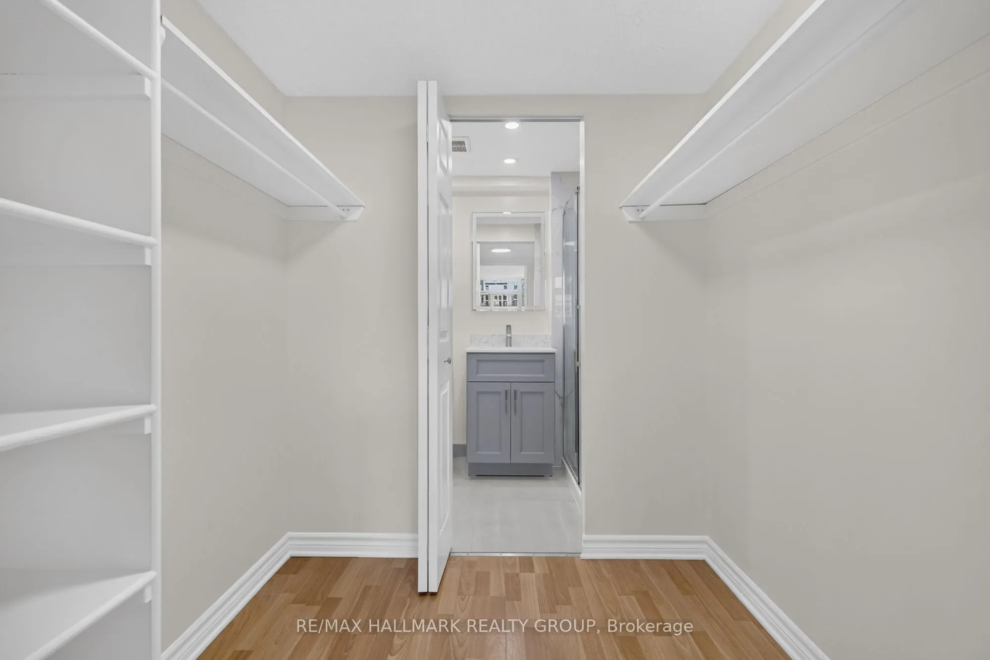 530 Laurier Avenue W #901