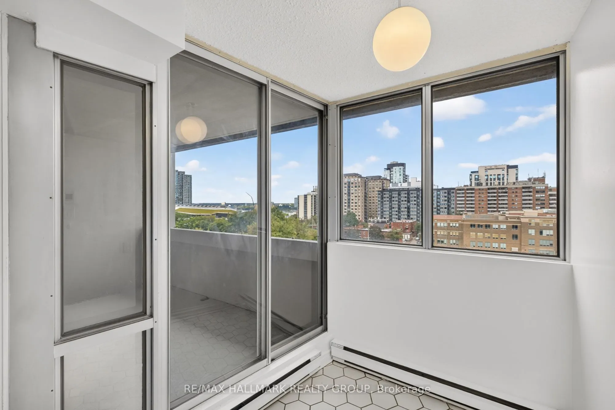 530 Laurier Avenue W #901
