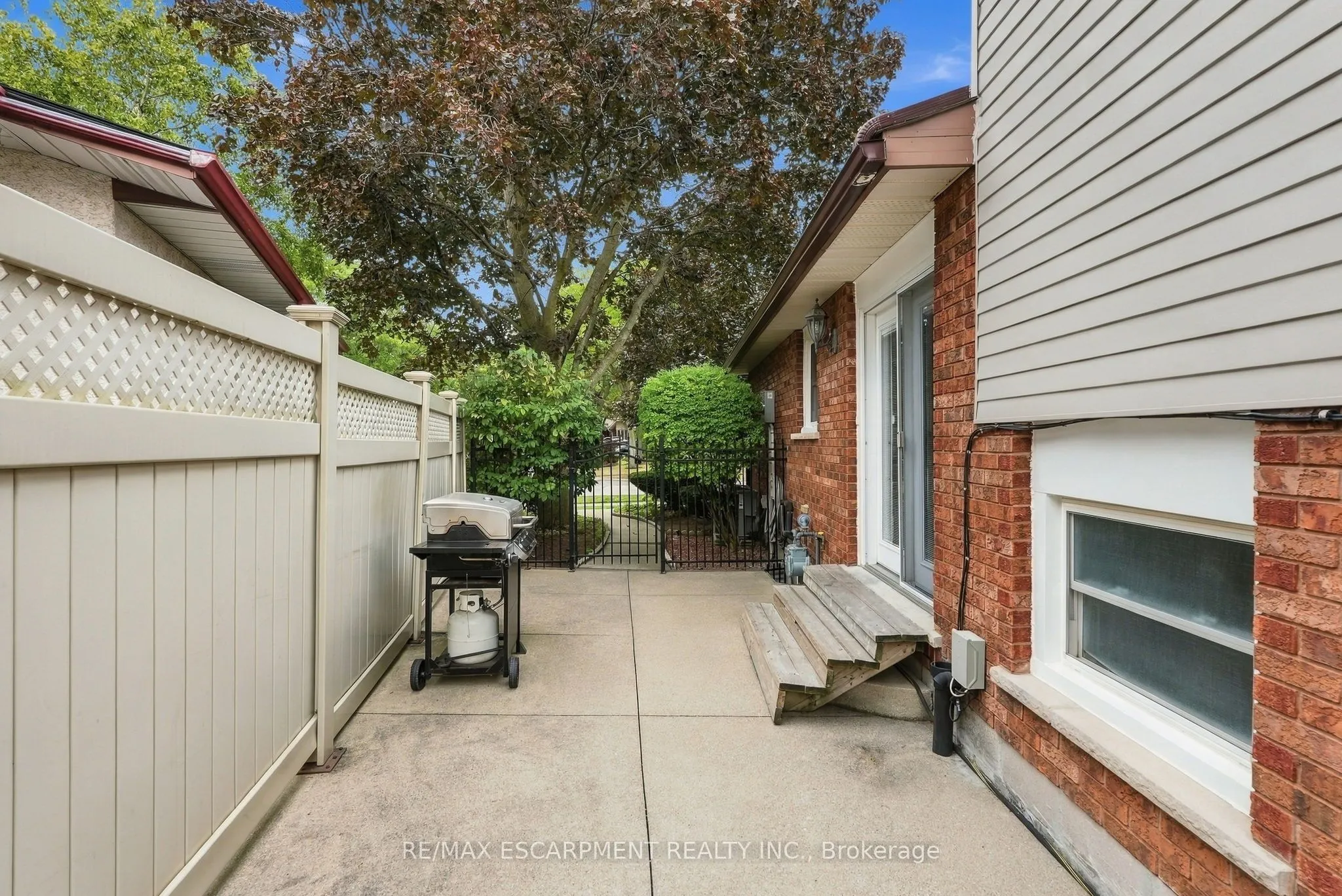10 Audubon Street N