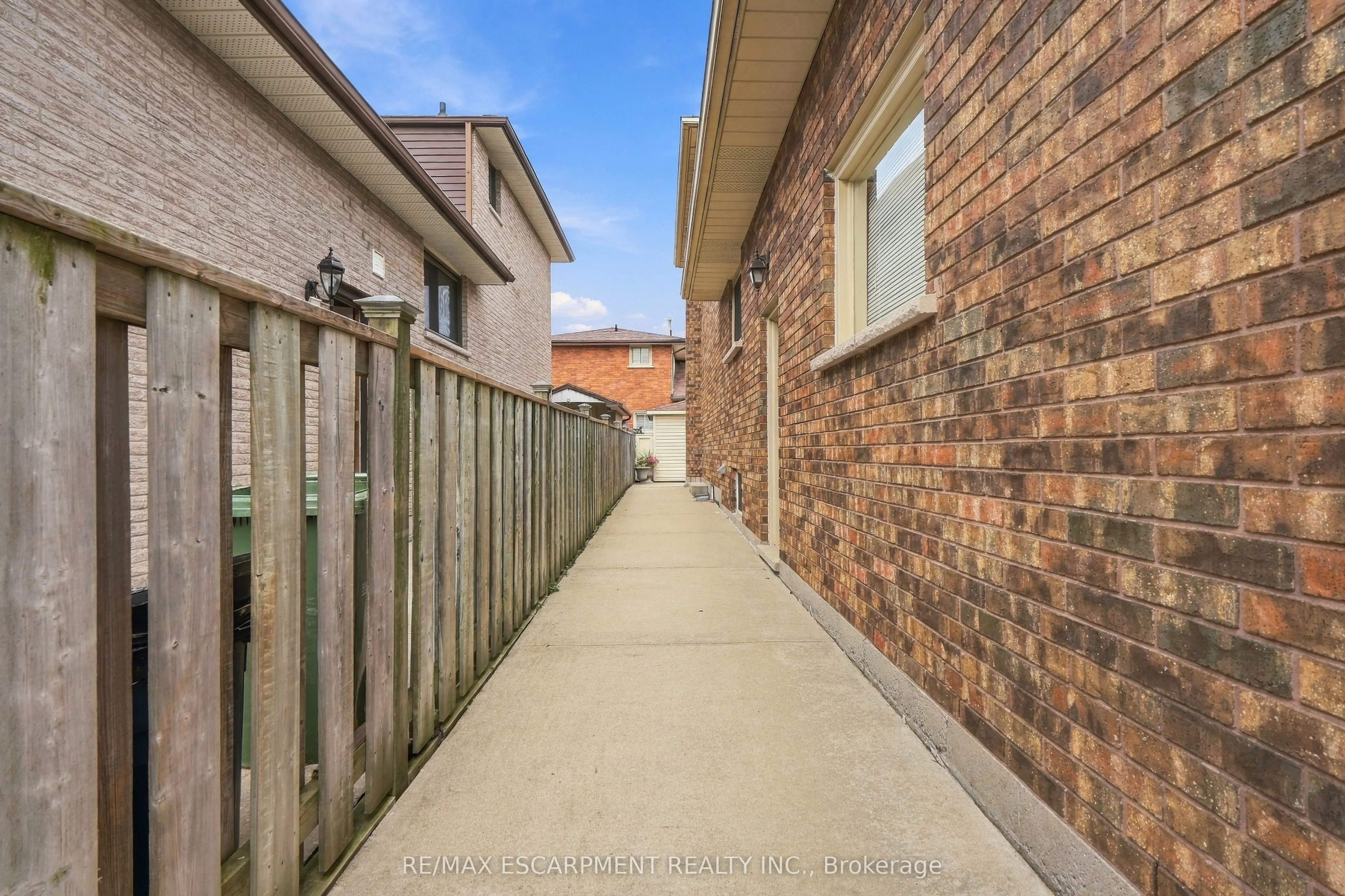 7 Vinehill Drive
