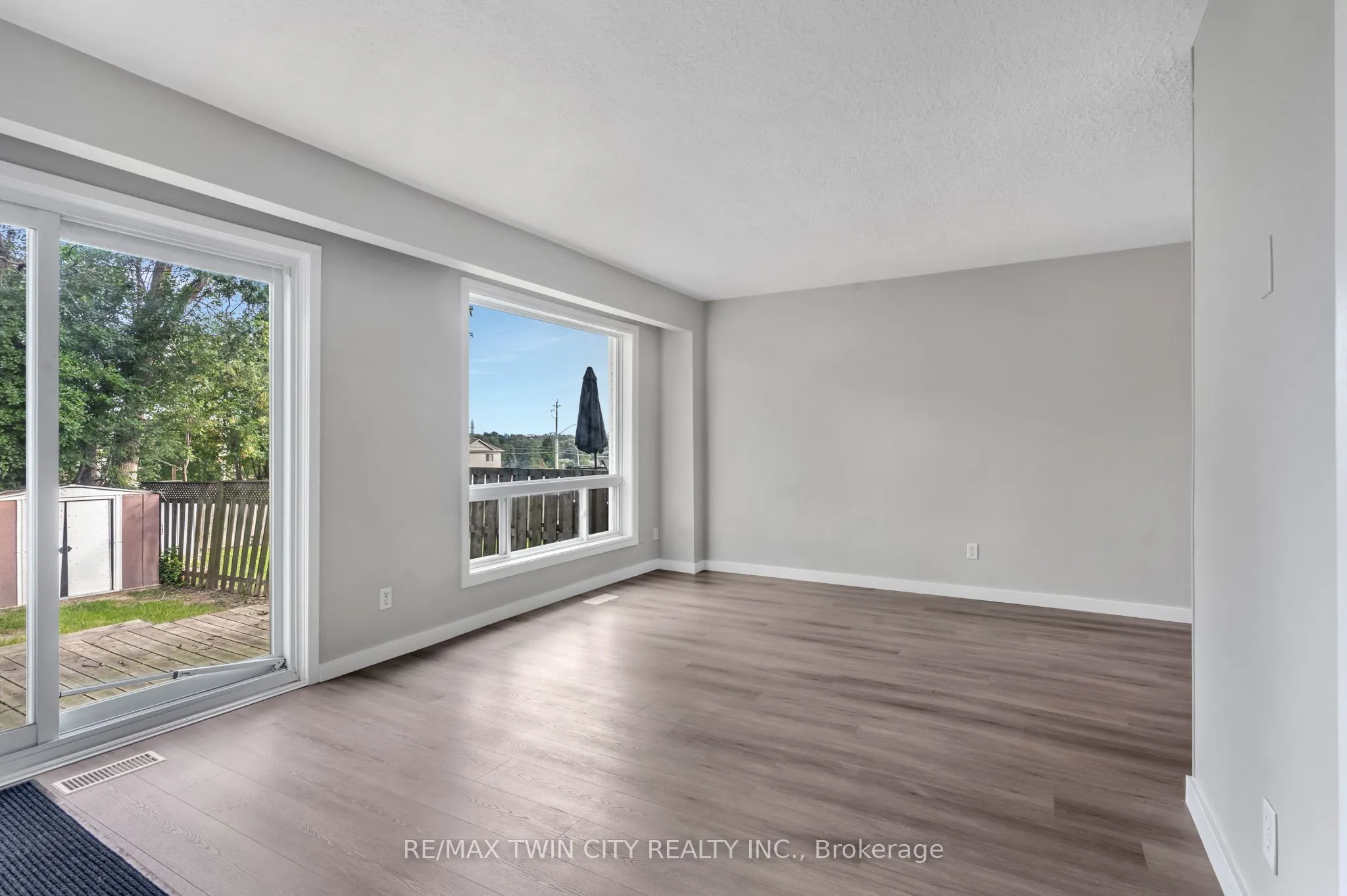 104 Ralgreen Crescent