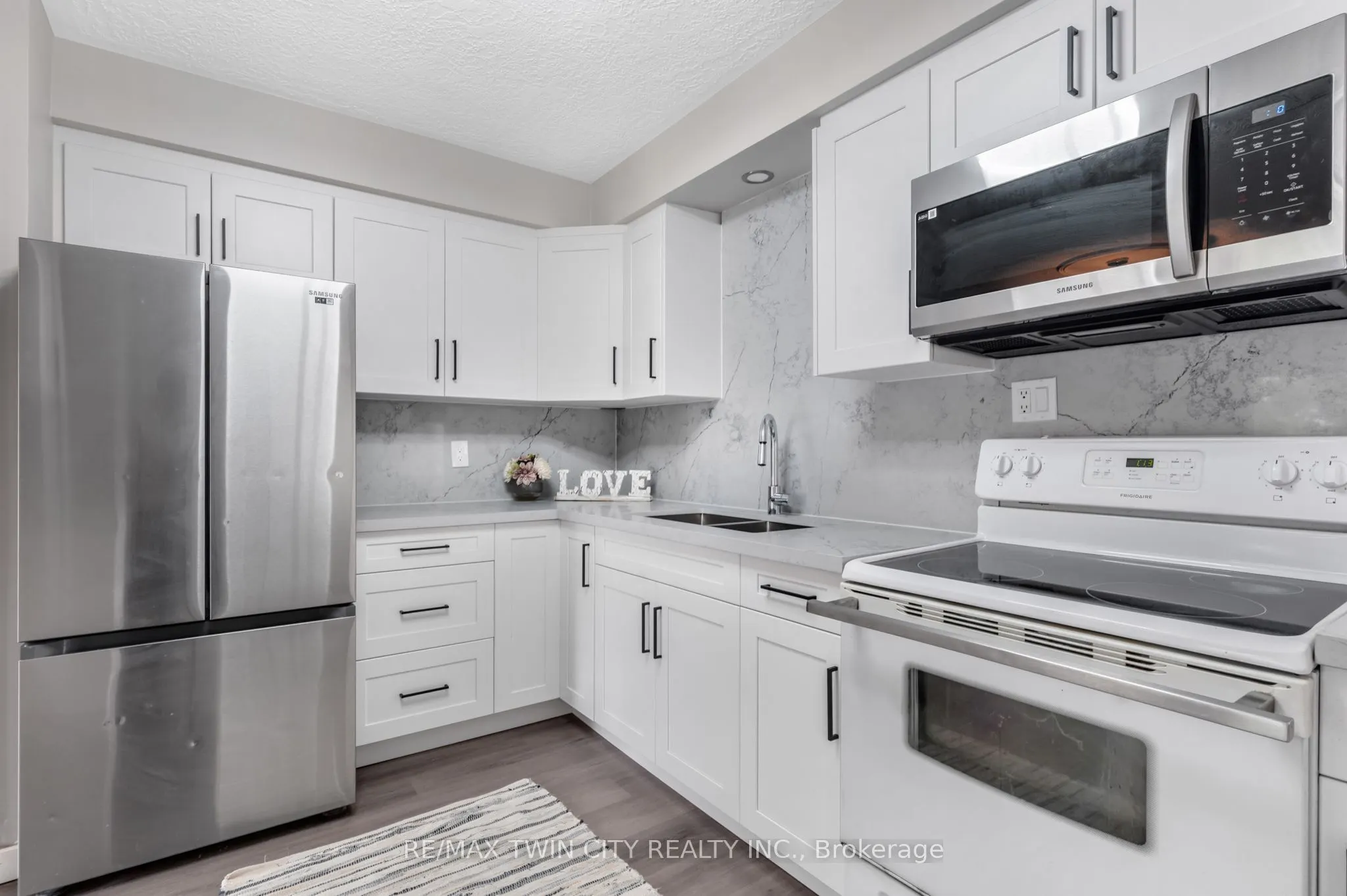 104 Ralgreen Crescent