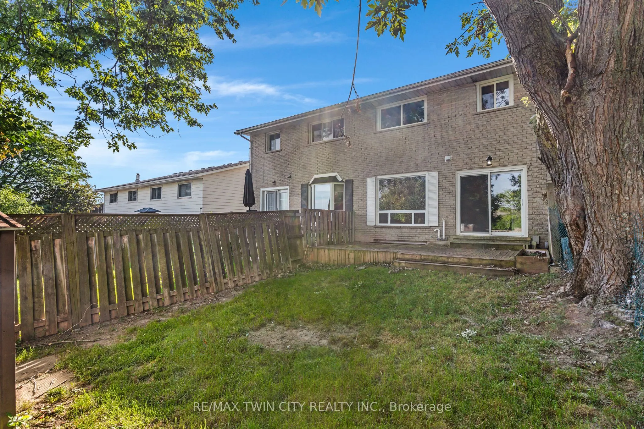 104 Ralgreen Crescent