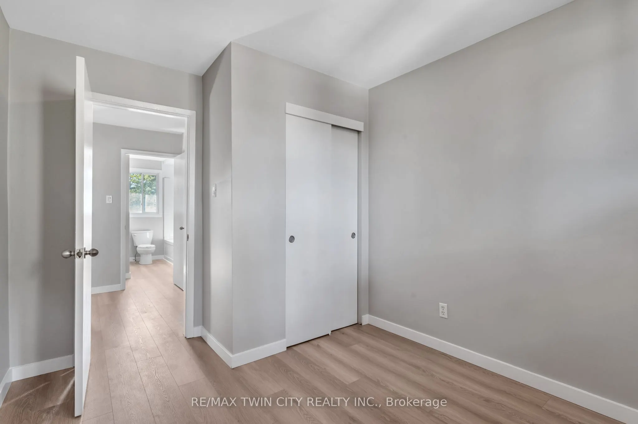 104 Ralgreen Crescent