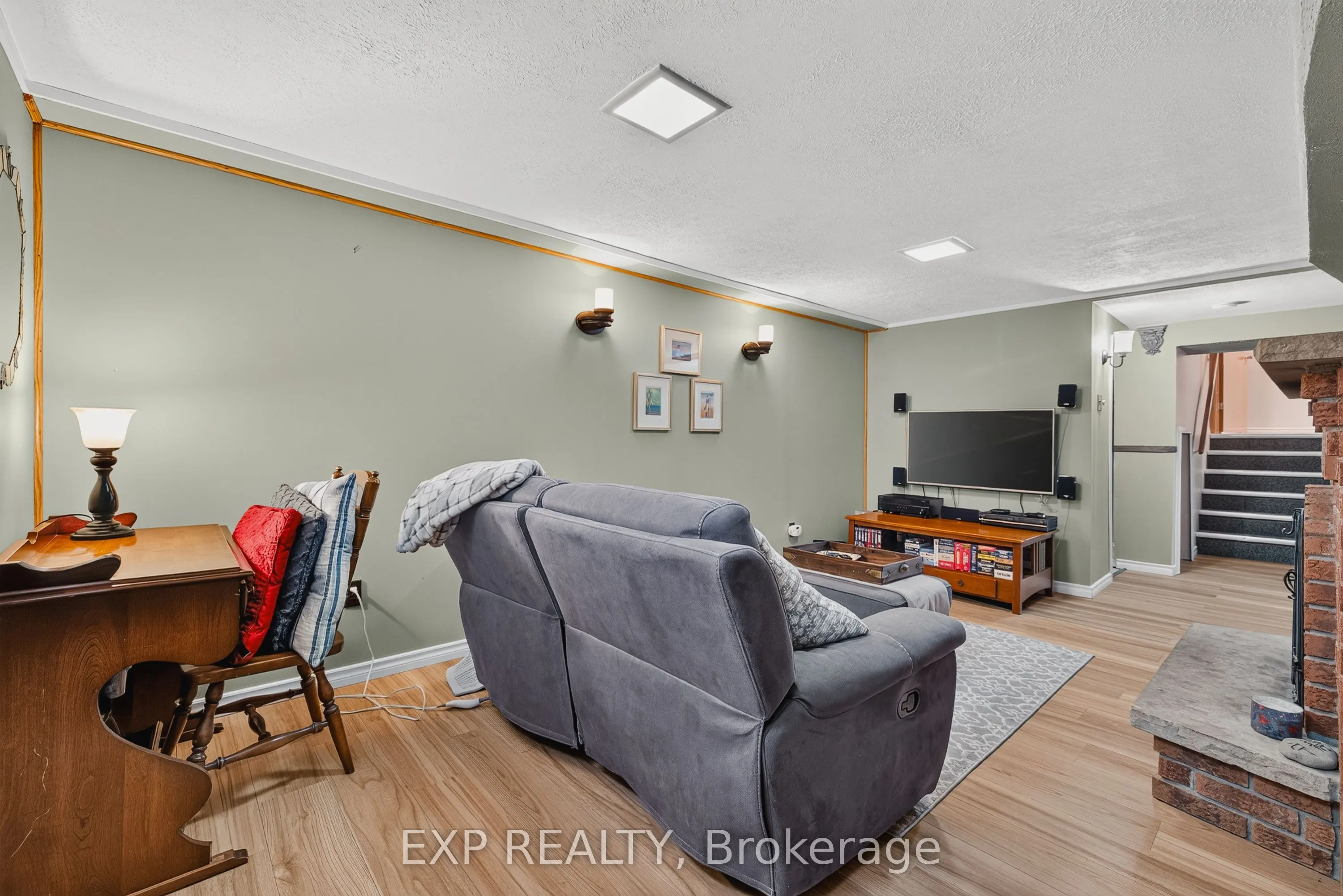 1393 Pineview Avenue