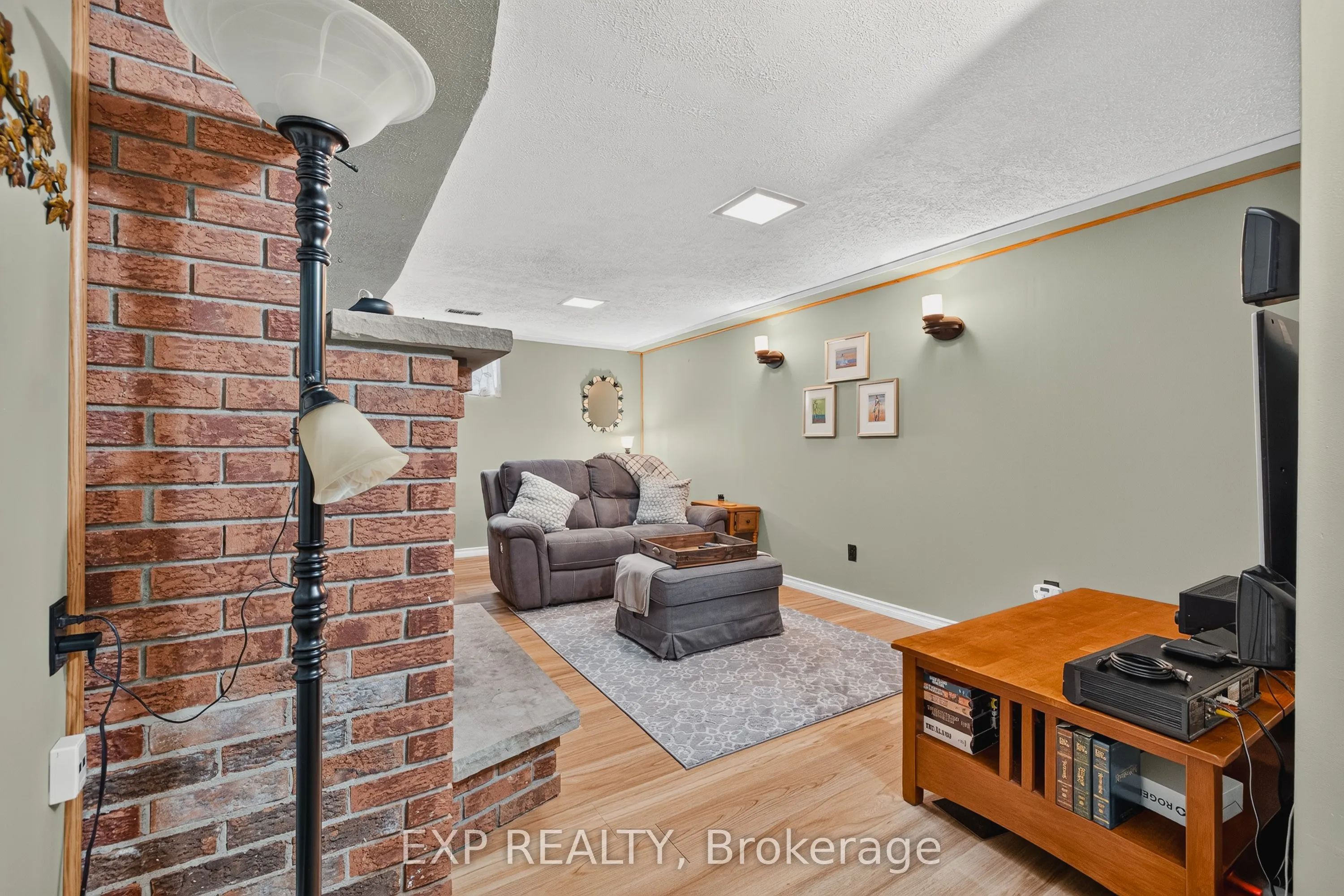 1393 Pineview Avenue