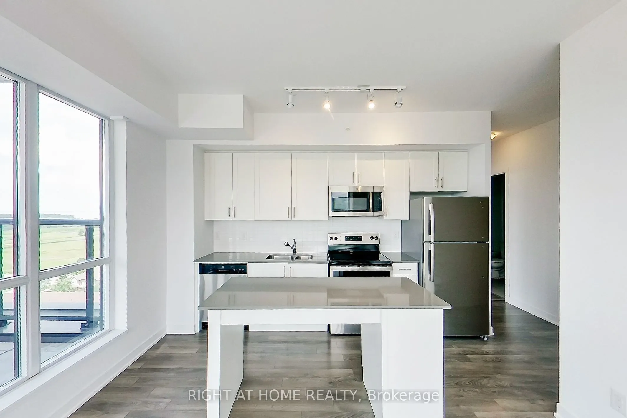 550 North Service Road #1101