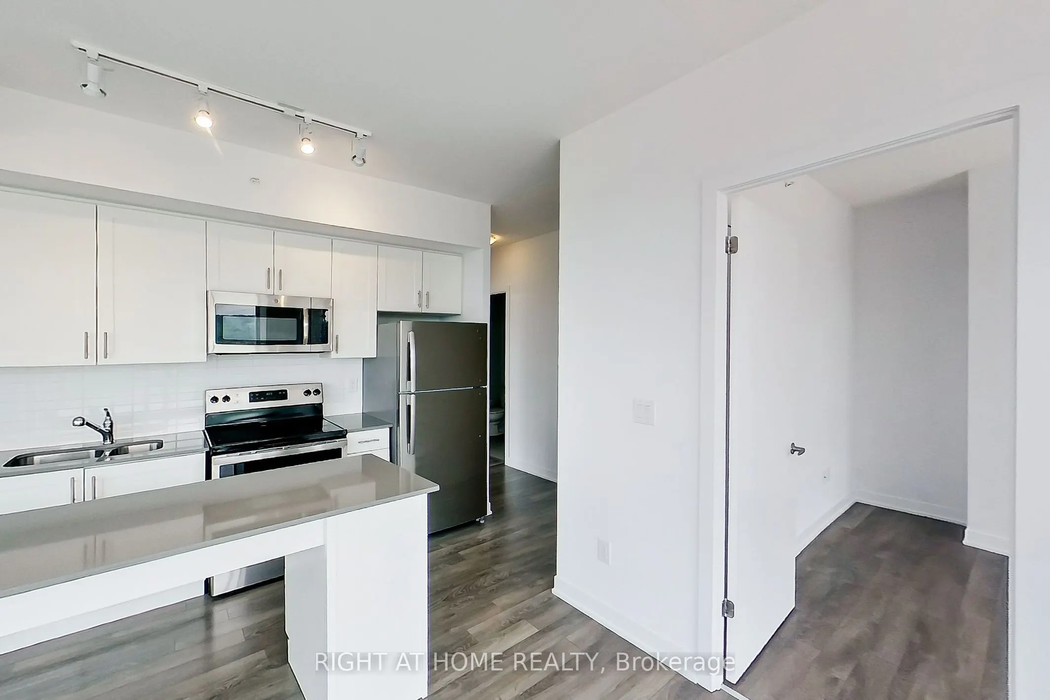 550 North Service Road #1101