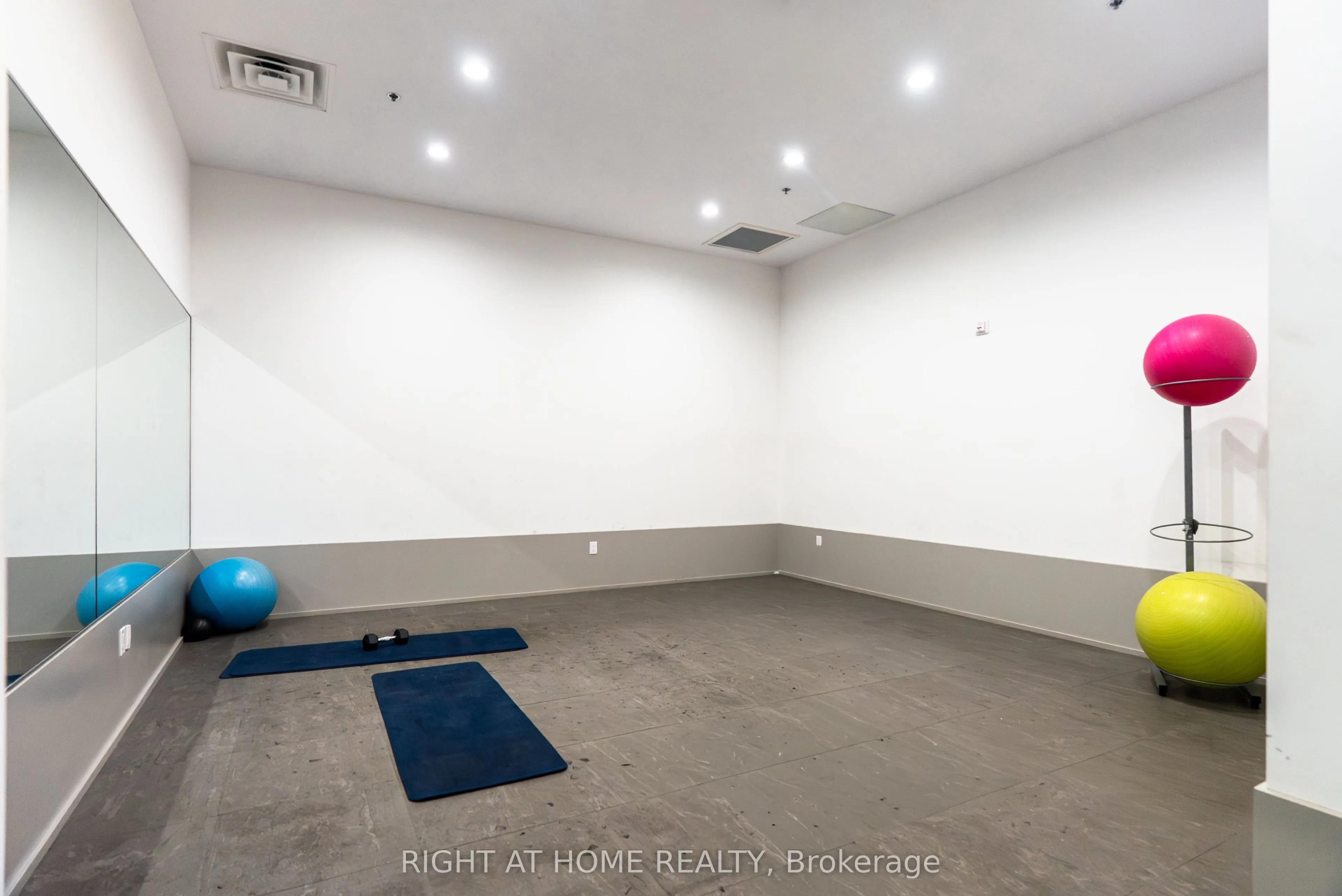 550 North Service Road #1101