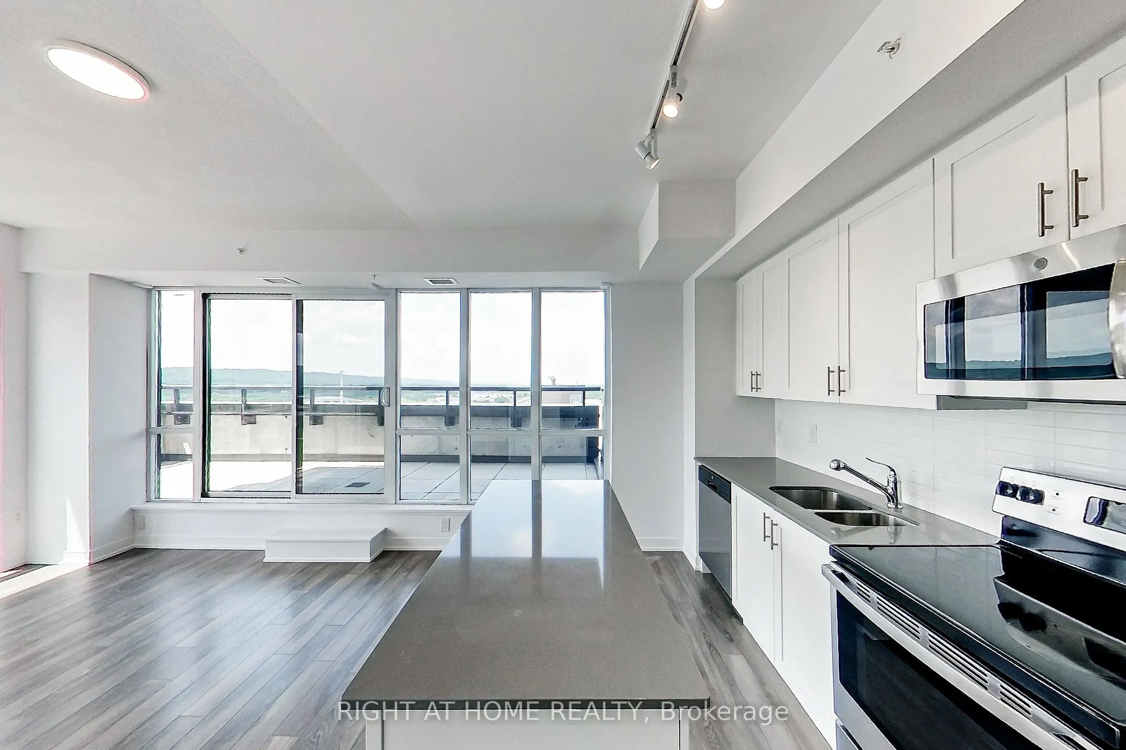 550 North Service Road #1101