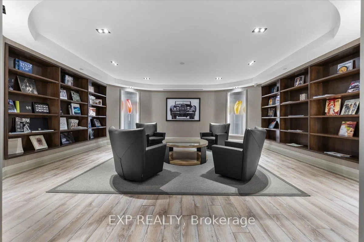 111 Champagne Avenue S #406