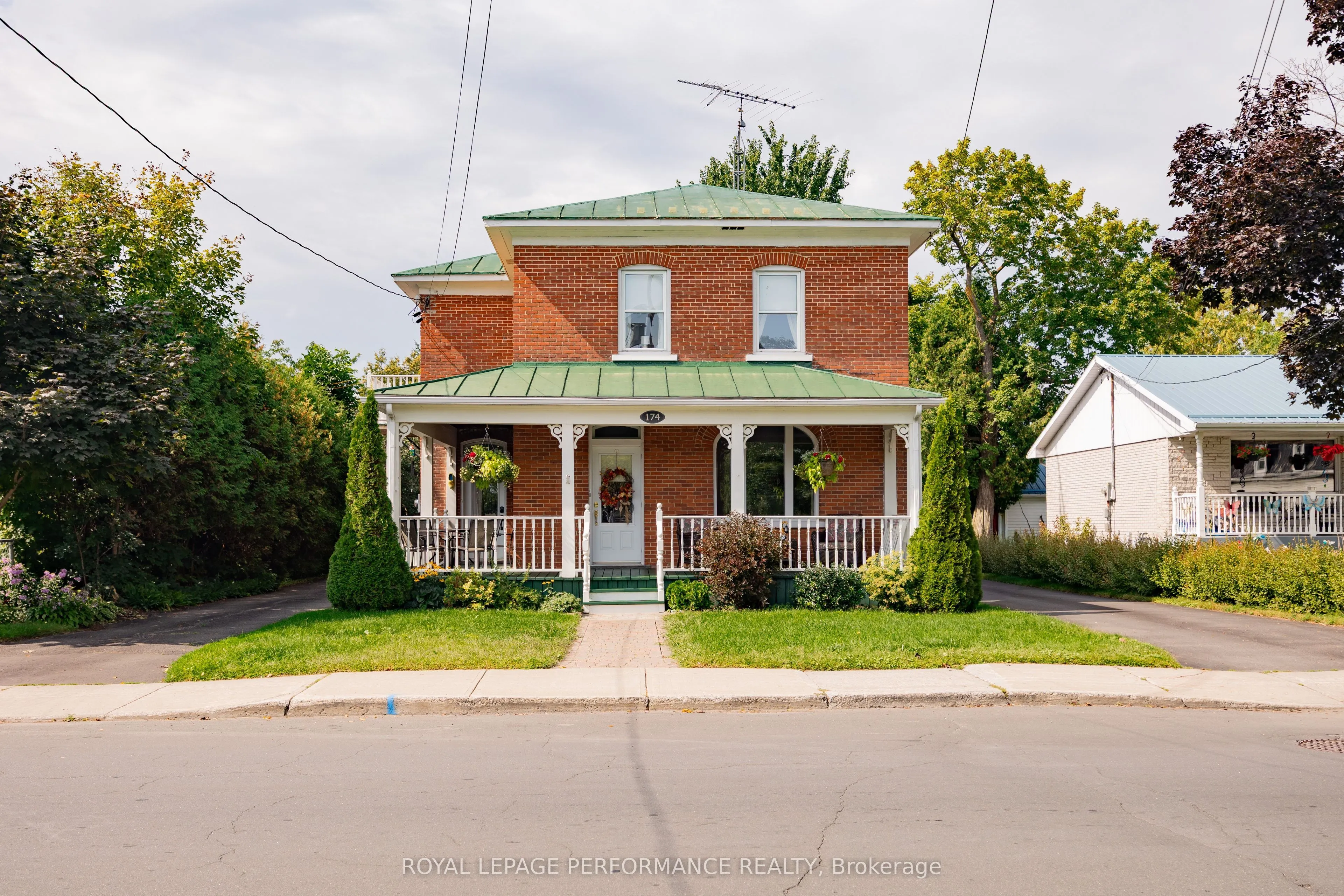 174 Main Street S