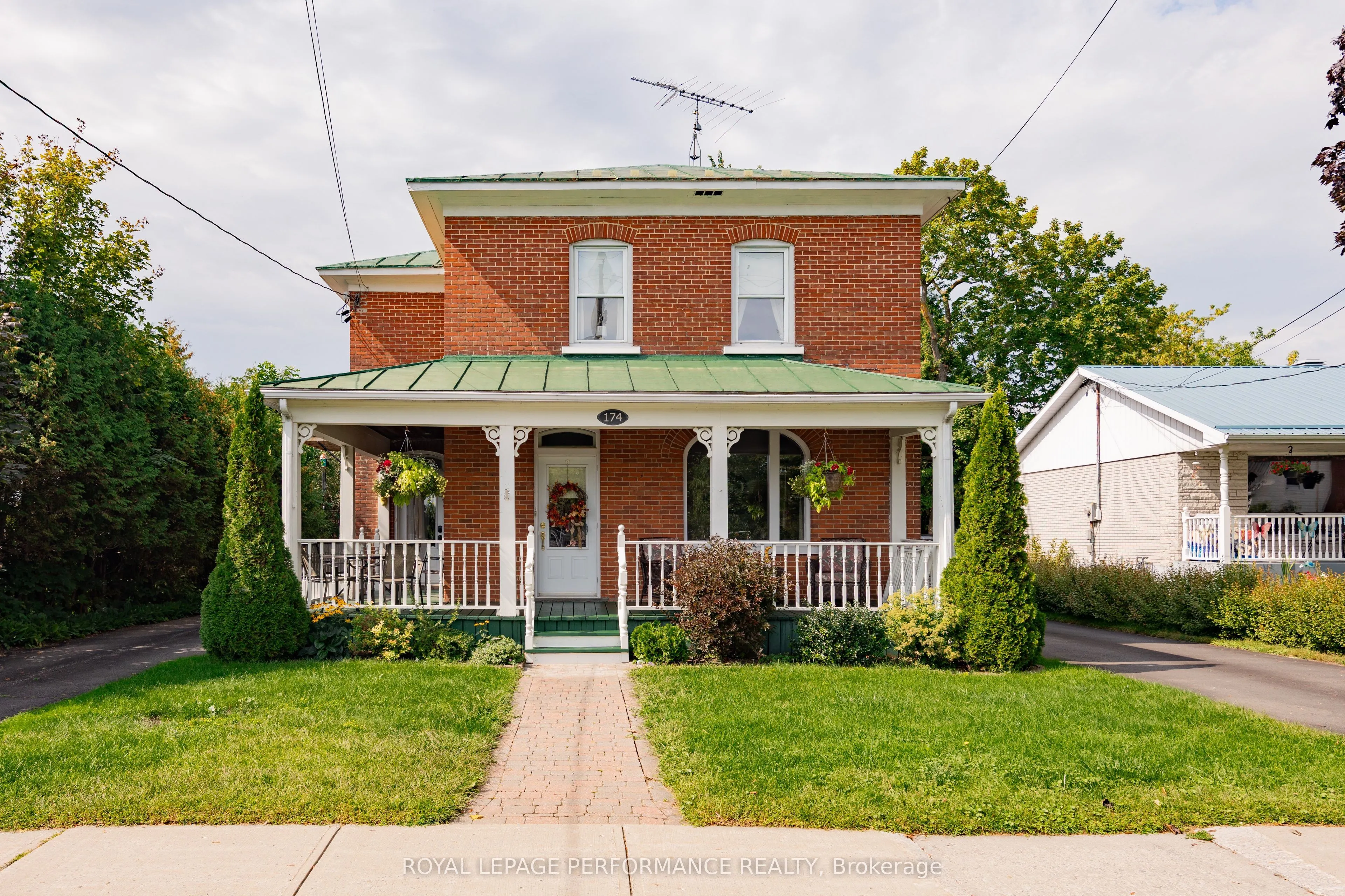 174 Main Street S
