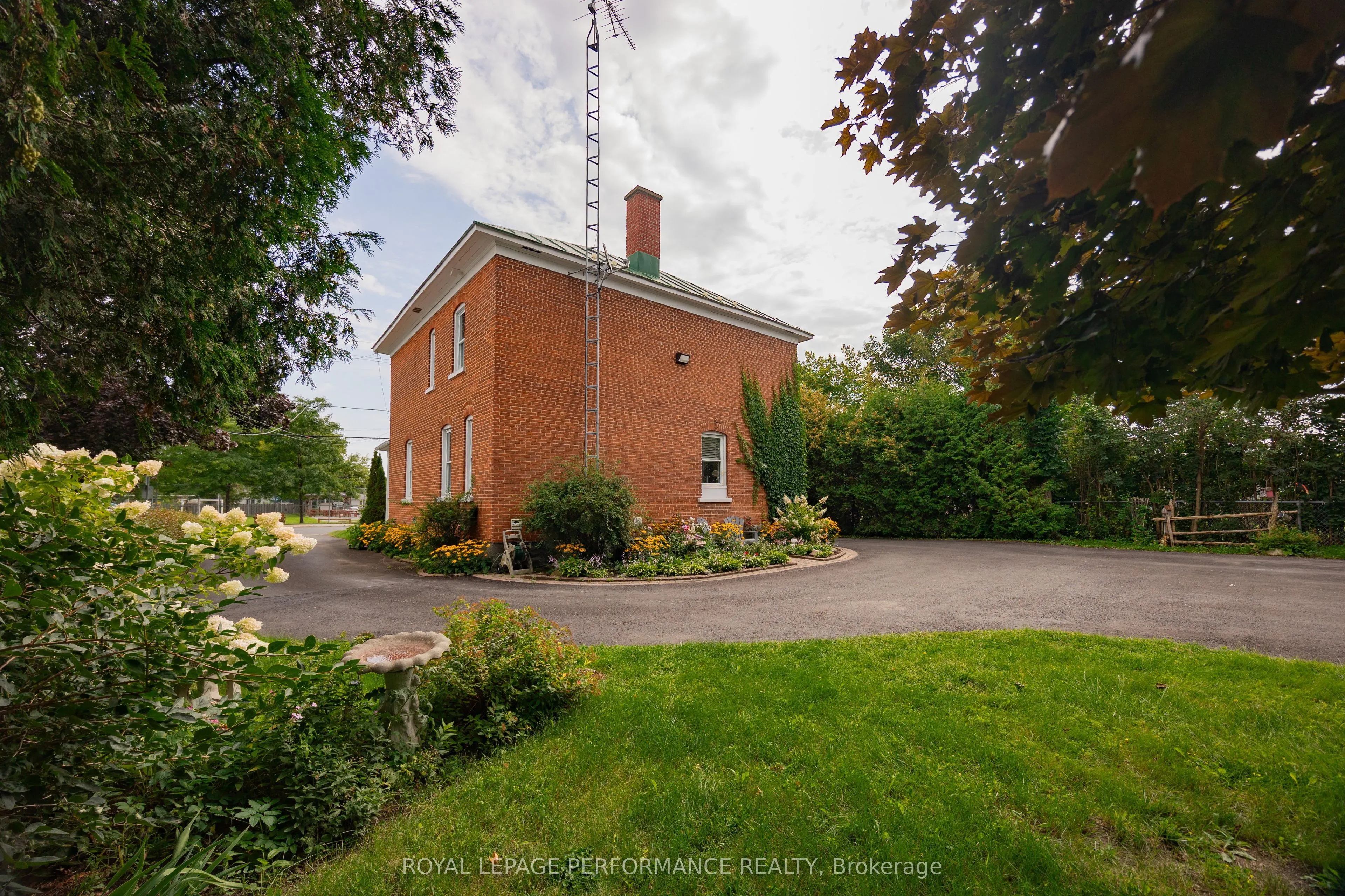 174 Main Street S