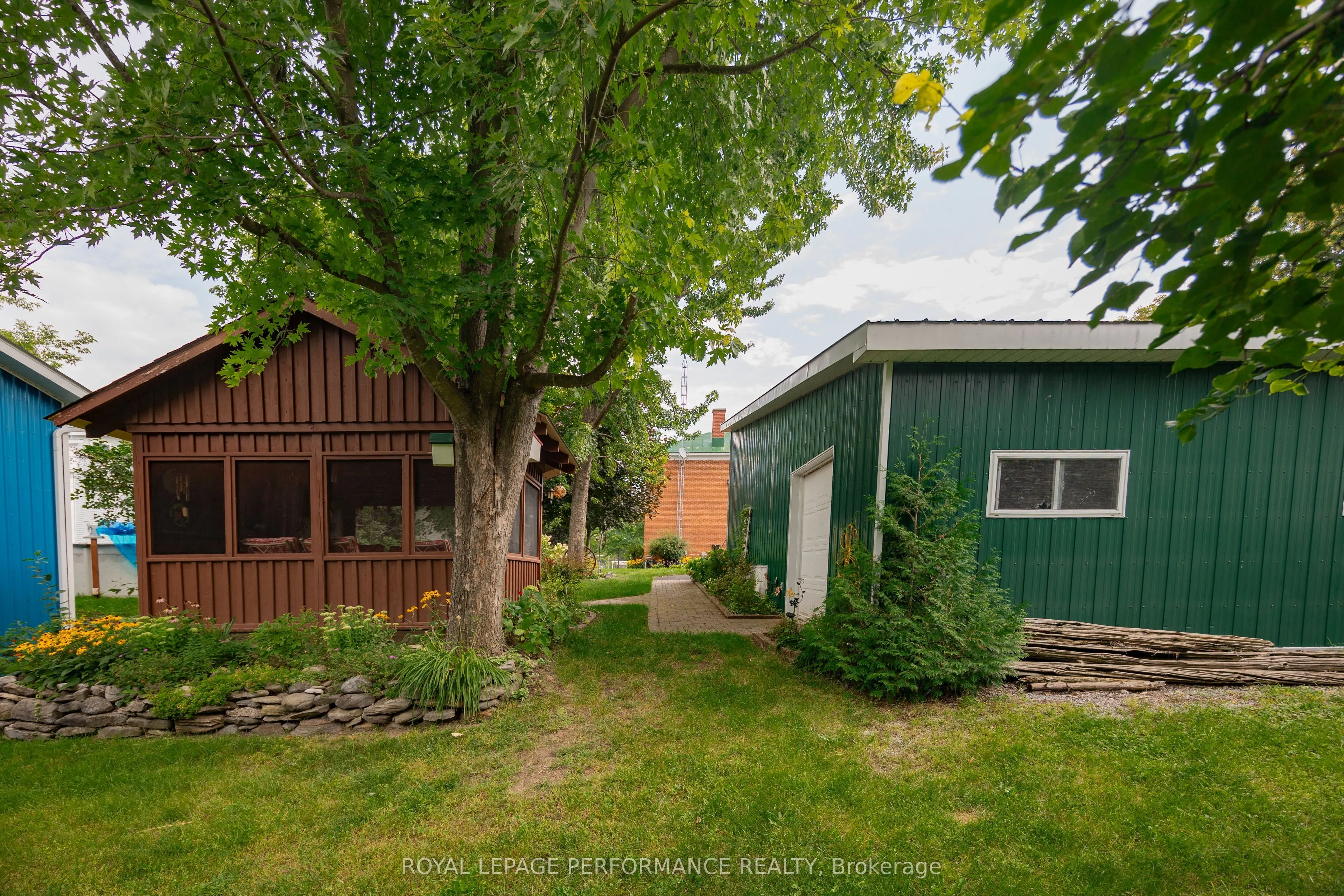 174 Main Street S