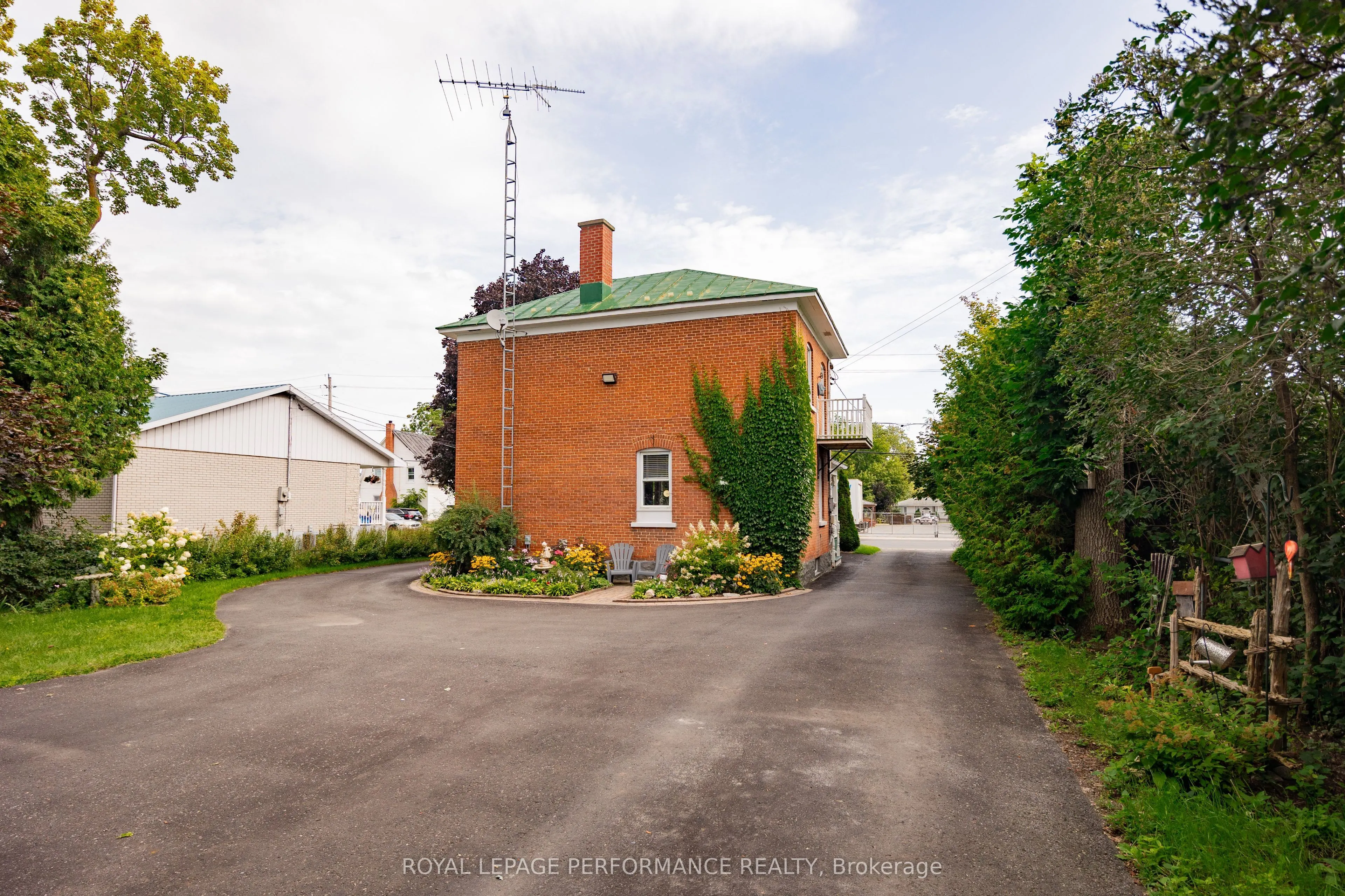174 Main Street S